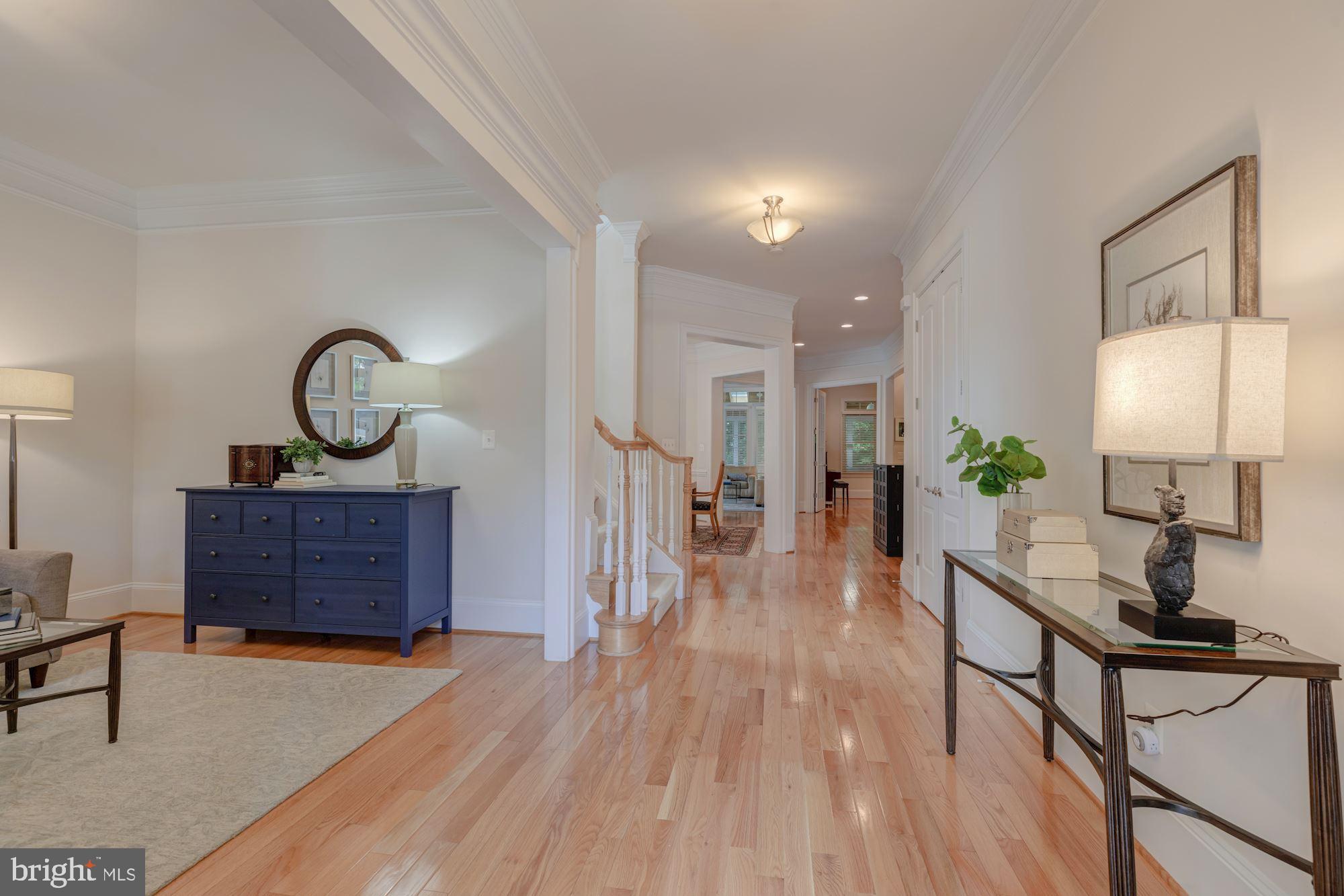 COUNTRY CLUB MANOR - Residential