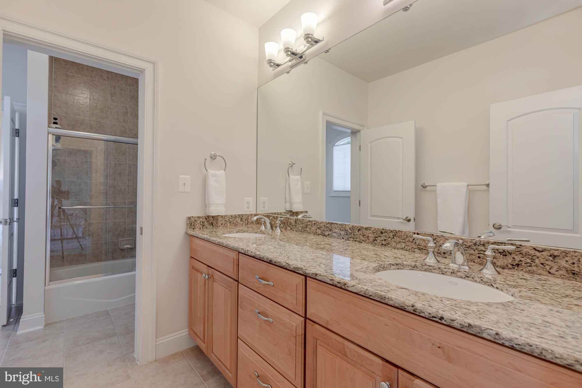 COUNTRY CLUB MANOR - Residential