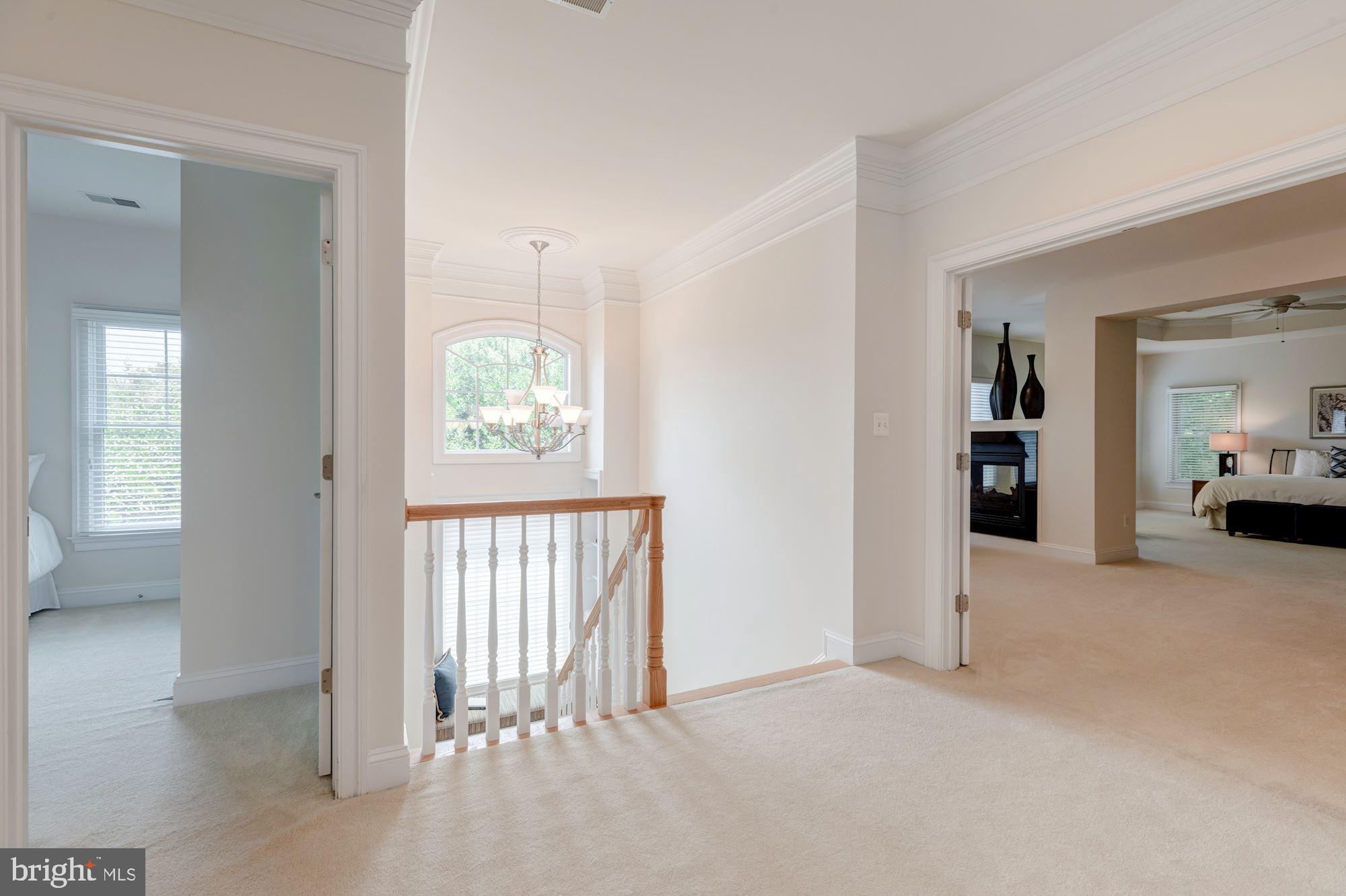 COUNTRY CLUB MANOR - Residential