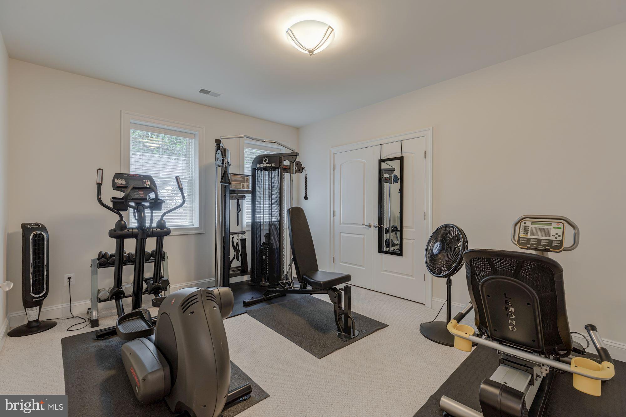 COUNTRY CLUB MANOR - Residential