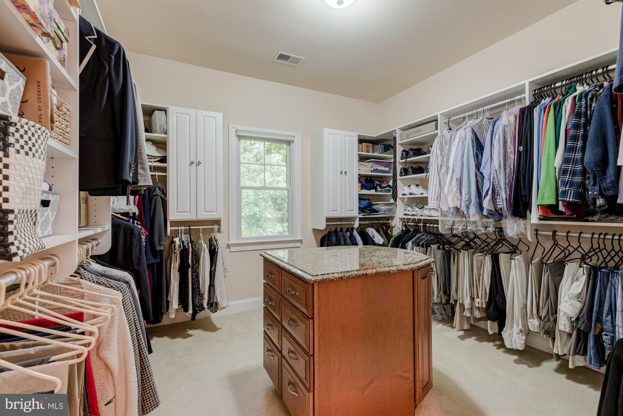 COUNTRY CLUB MANOR - Residential