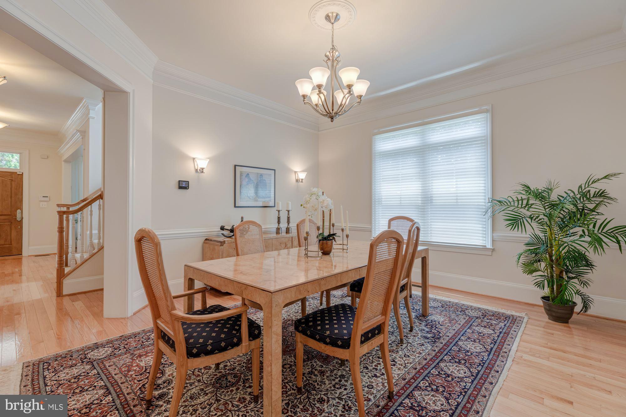 COUNTRY CLUB MANOR - Residential