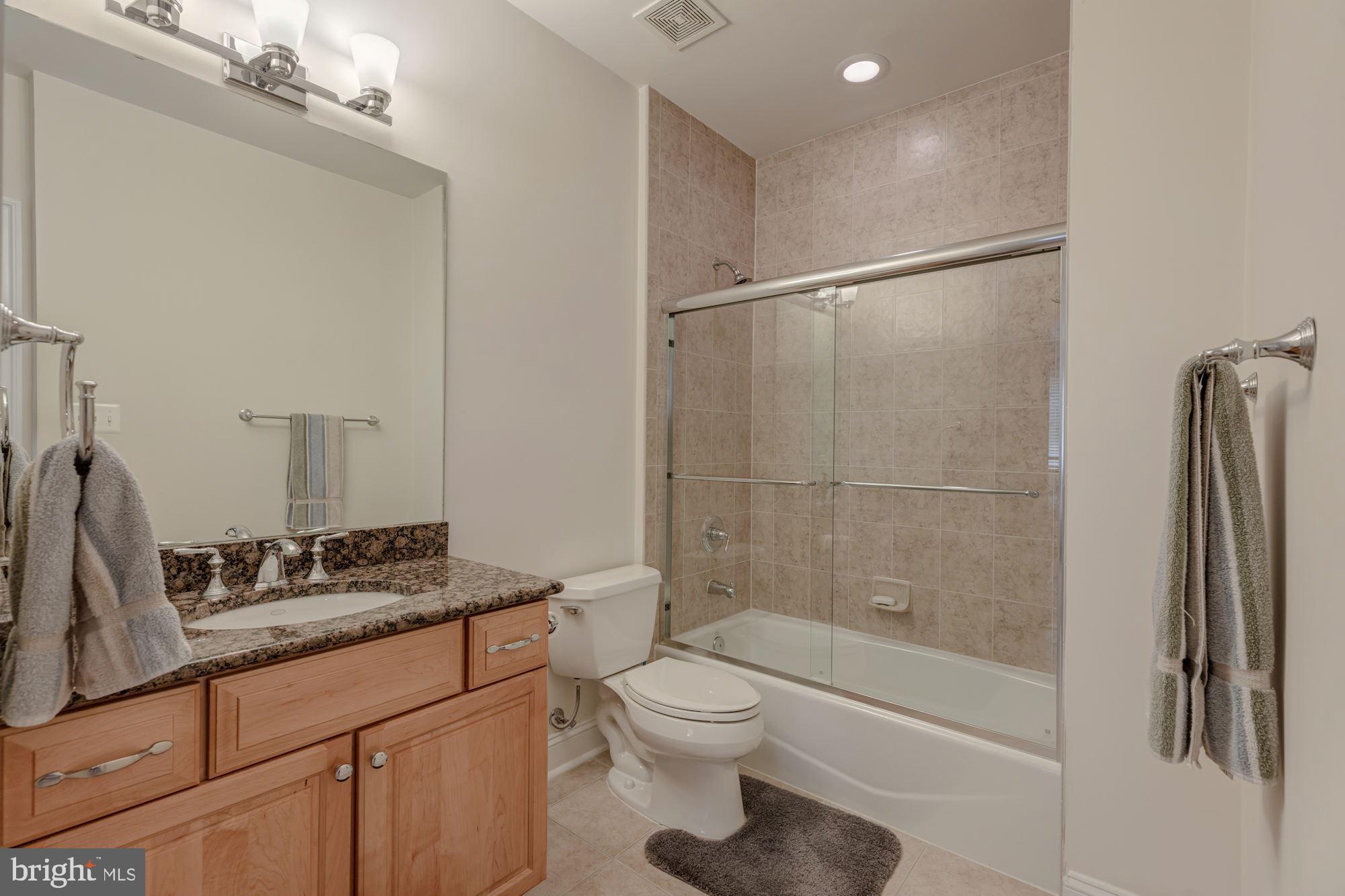 COUNTRY CLUB MANOR - Residential