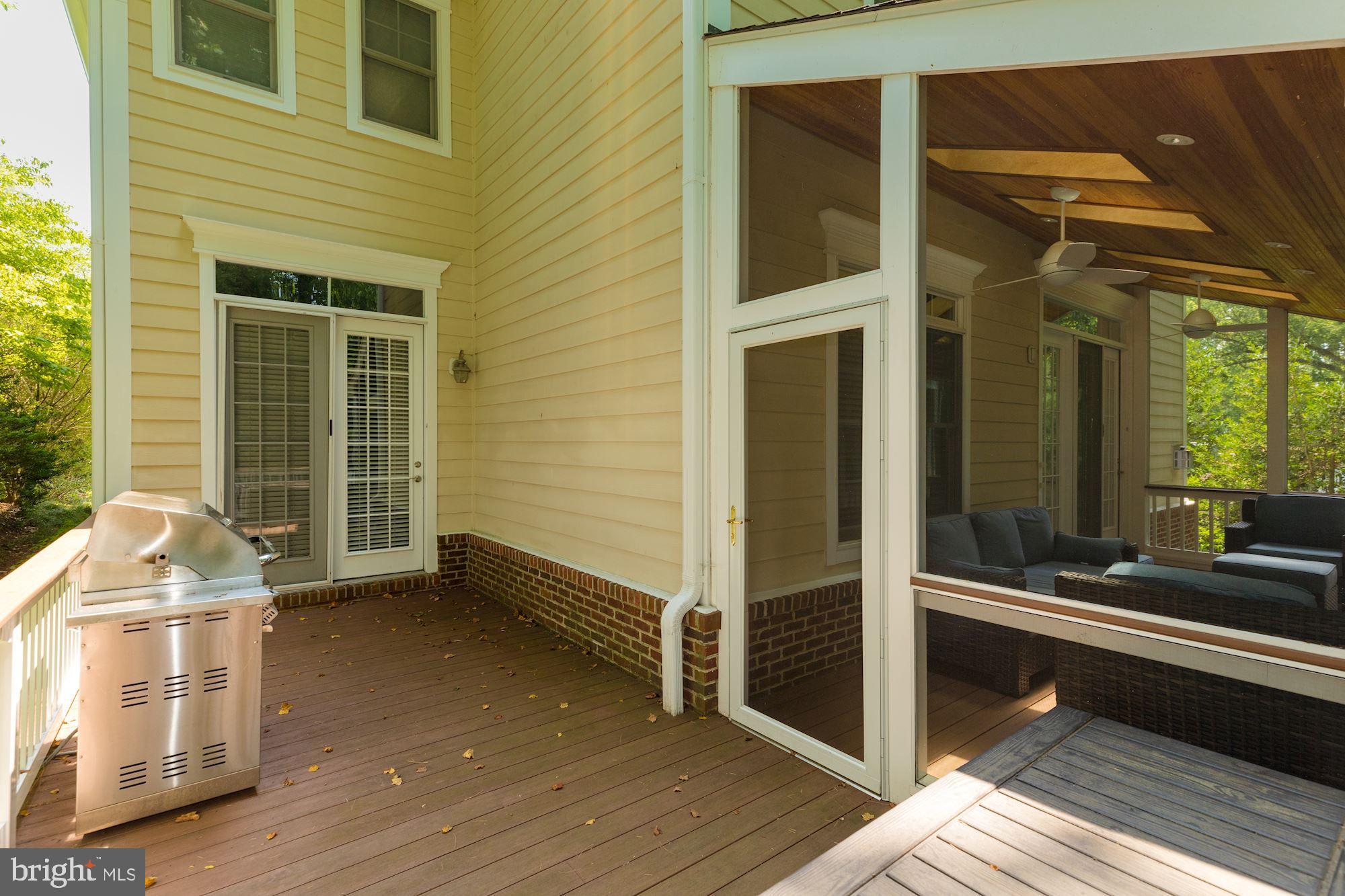 COUNTRY CLUB MANOR - Residential