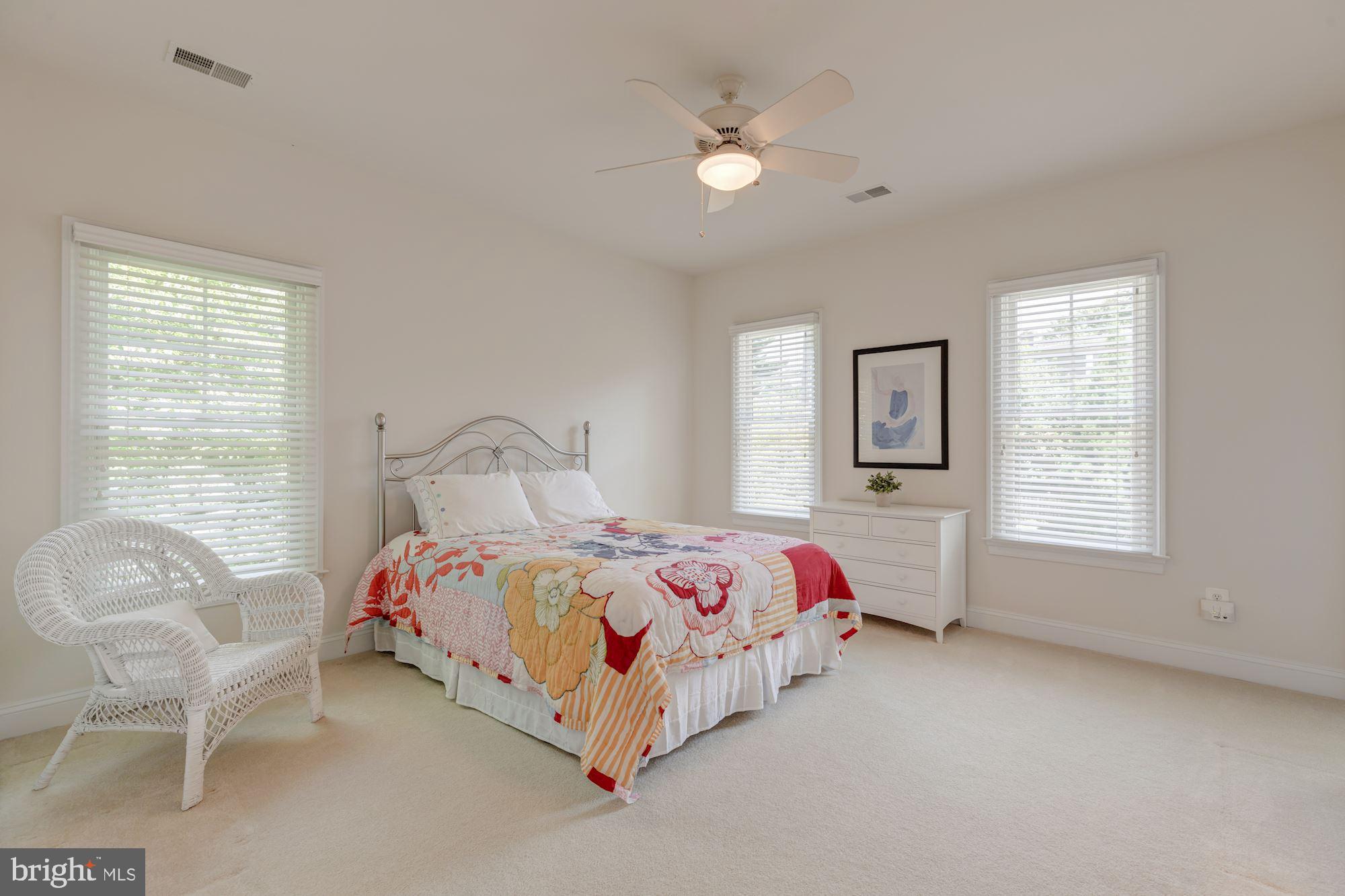 COUNTRY CLUB MANOR - Residential