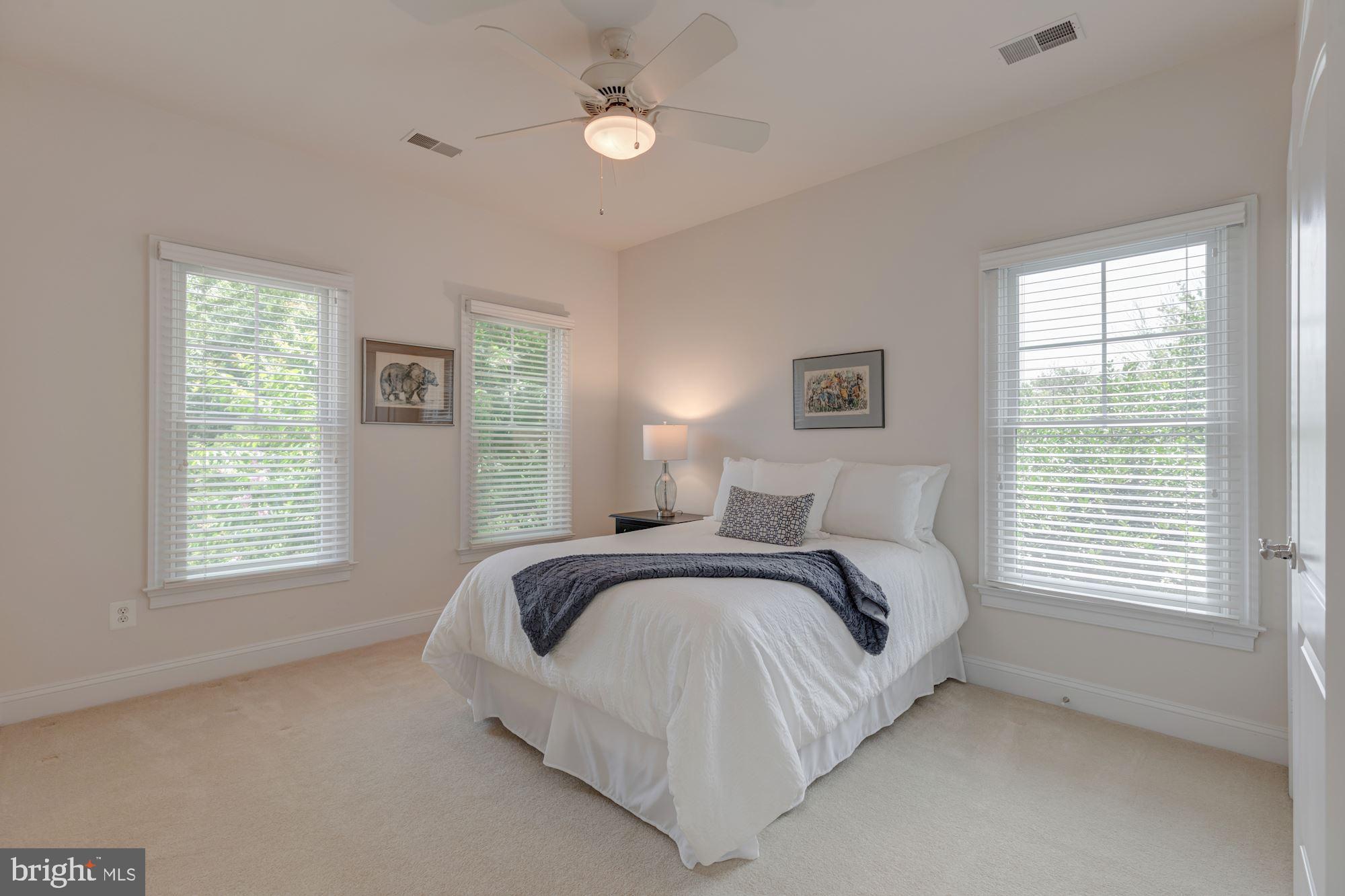 COUNTRY CLUB MANOR - Residential