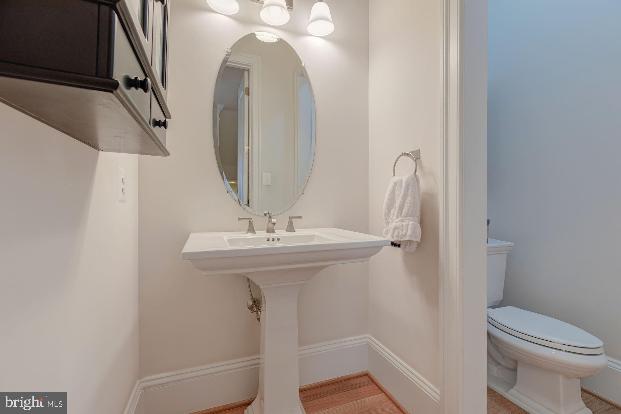 COUNTRY CLUB MANOR - Residential