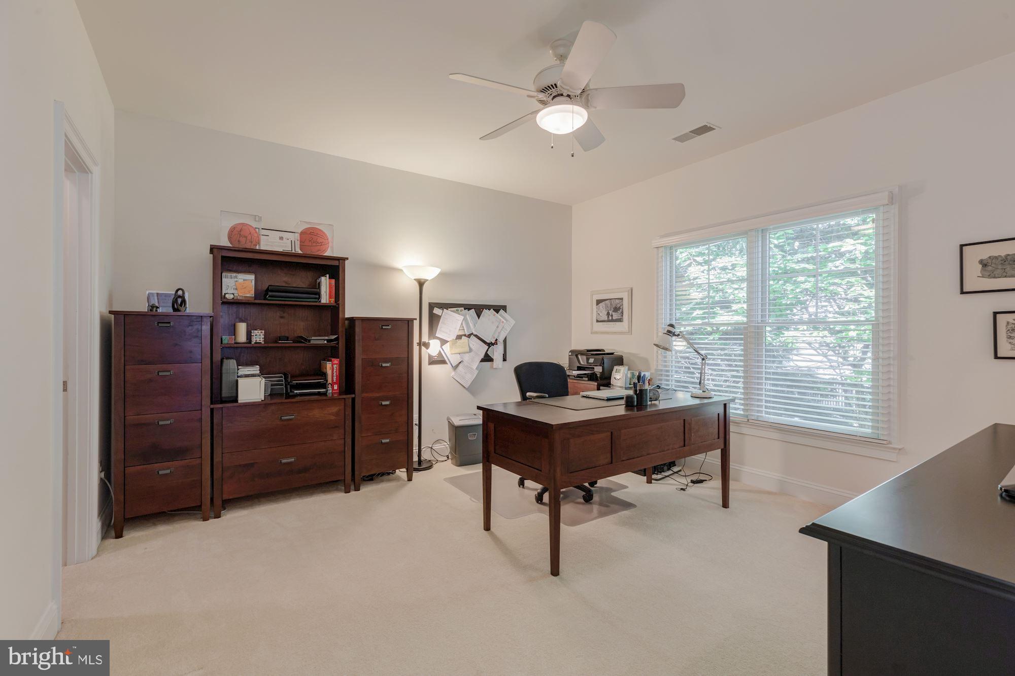 COUNTRY CLUB MANOR - Residential