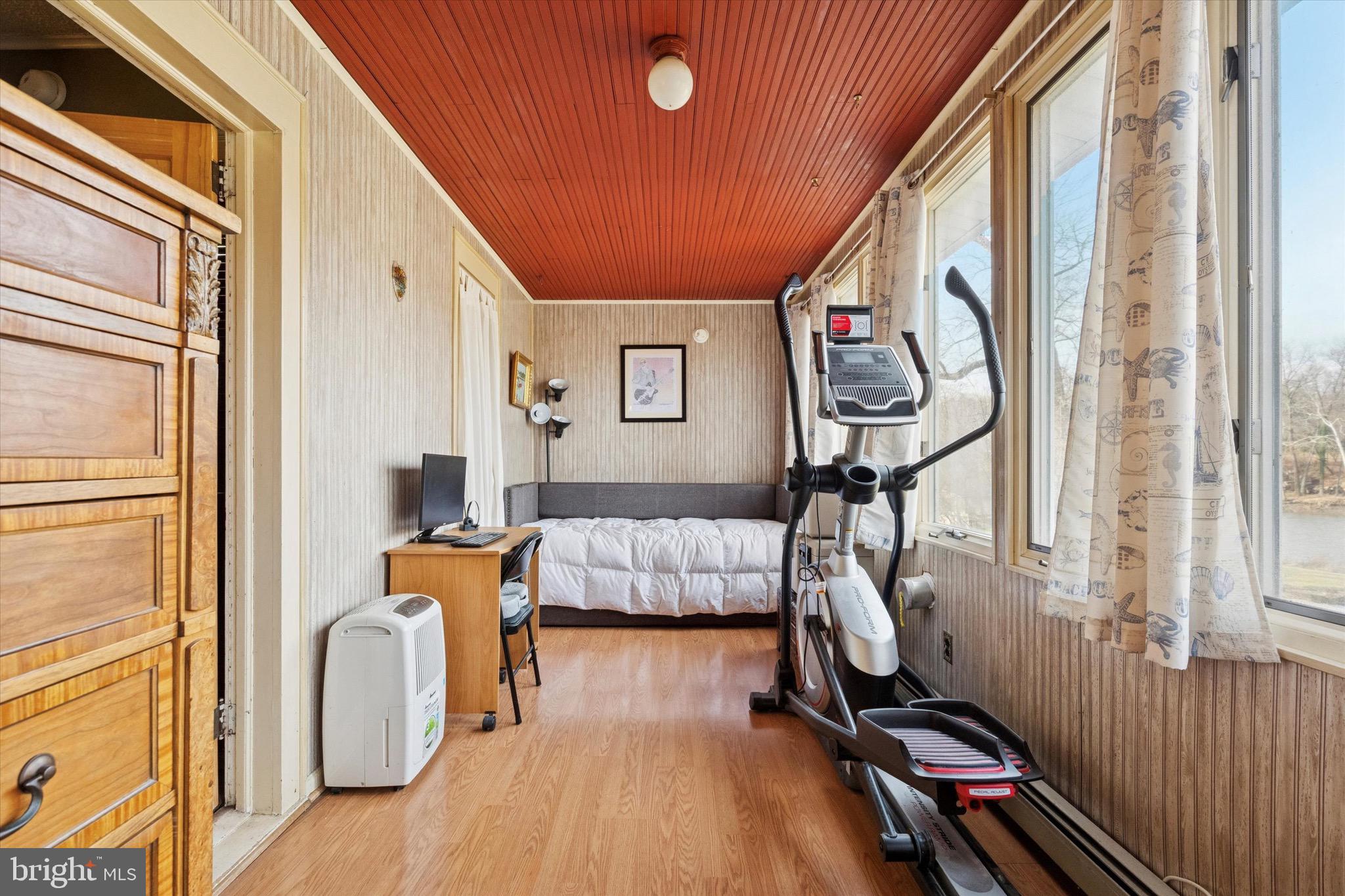 CROYDON MANOR - Residential