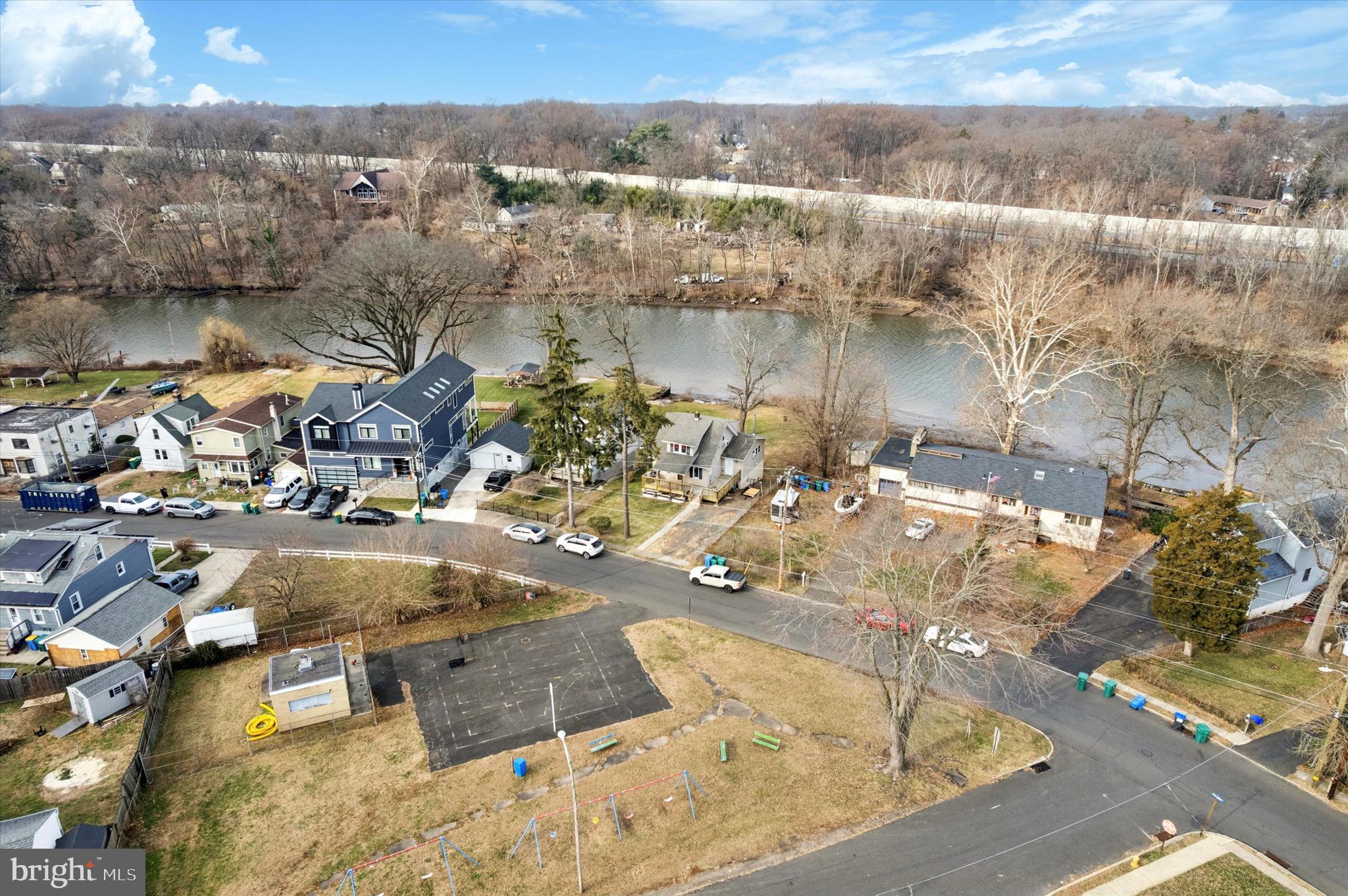 CROYDON MANOR - Residential