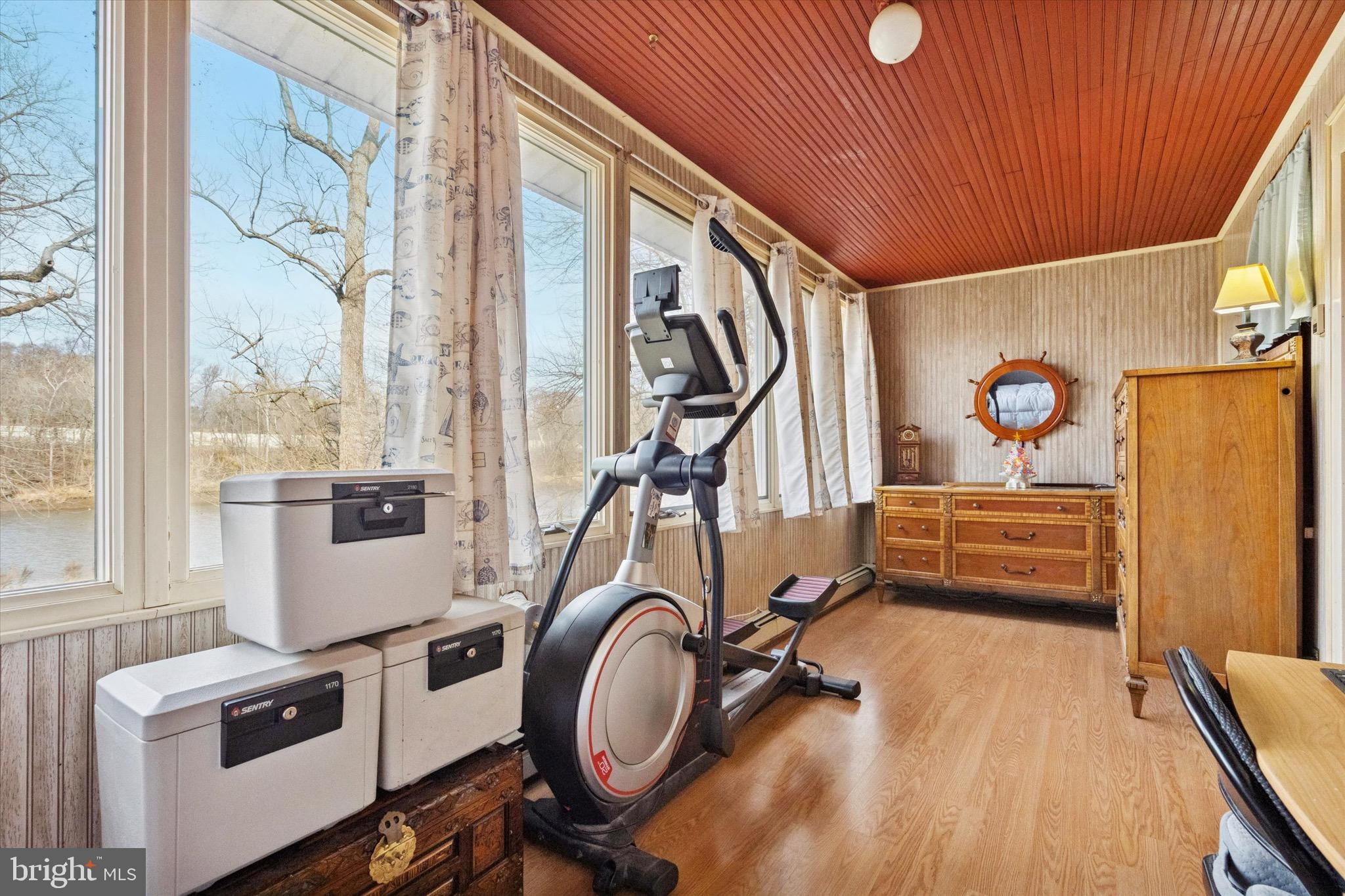 CROYDON MANOR - Residential