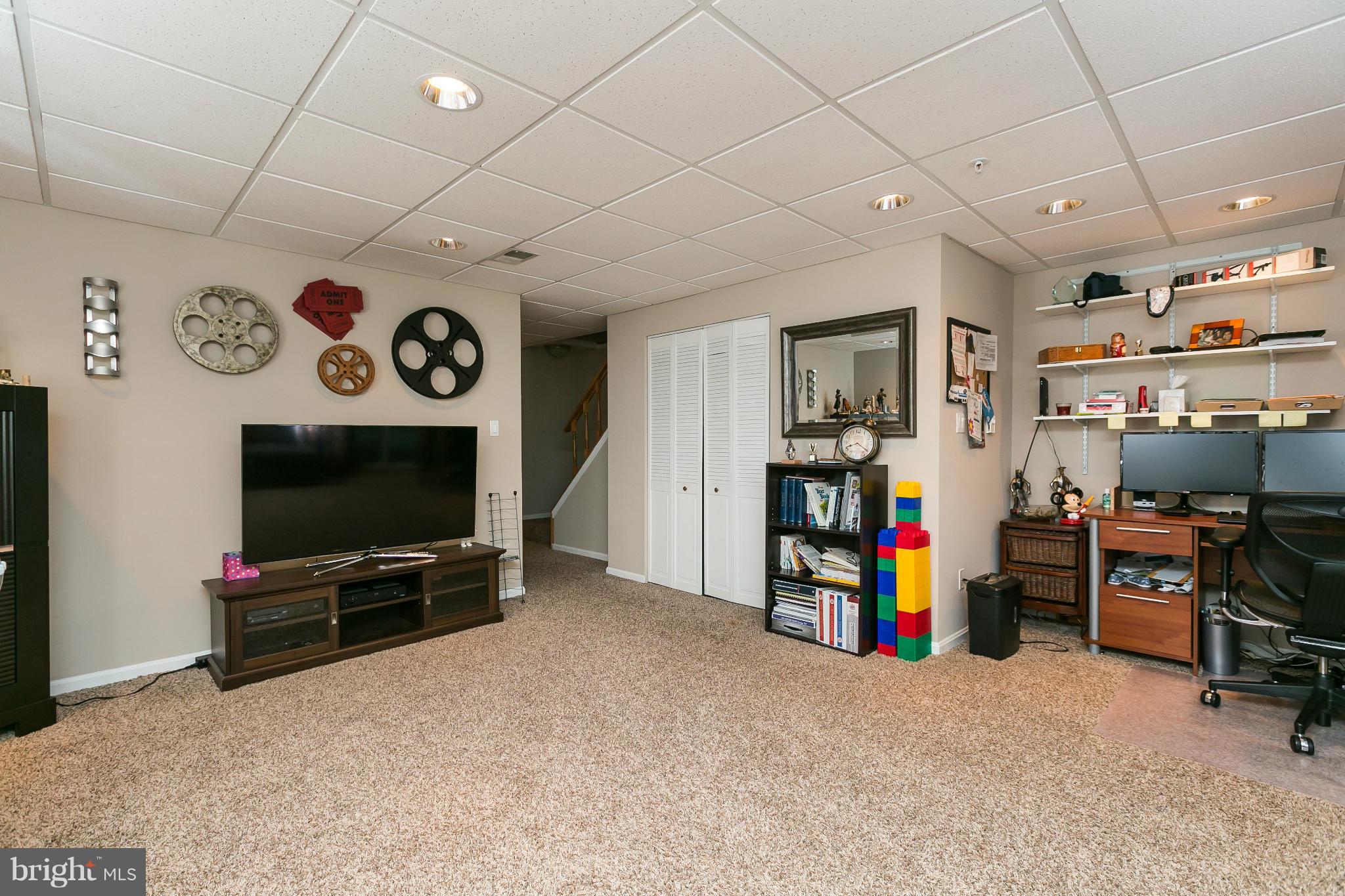 CONSTANT FRIENDSHIP - Residential Lease