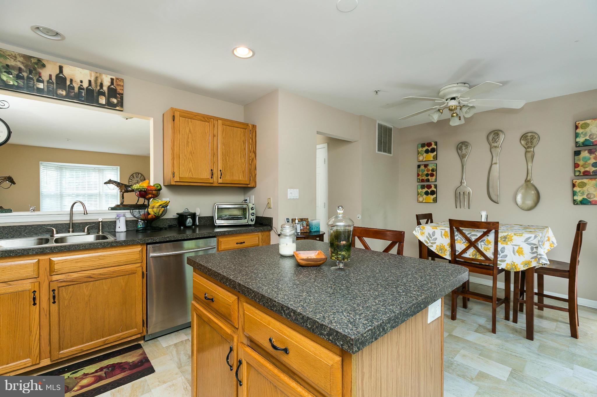 CONSTANT FRIENDSHIP - Residential Lease