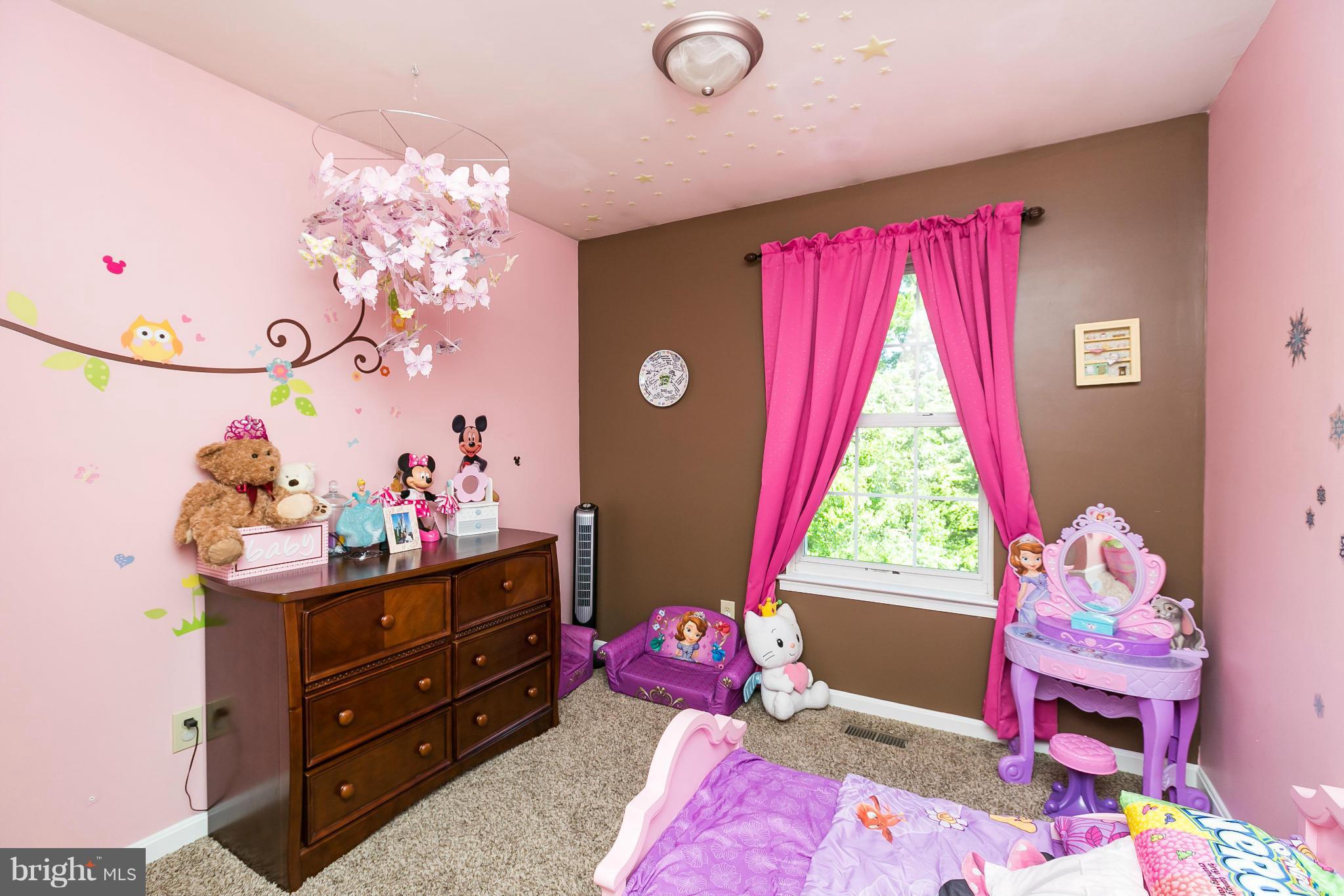 CONSTANT FRIENDSHIP - Residential Lease