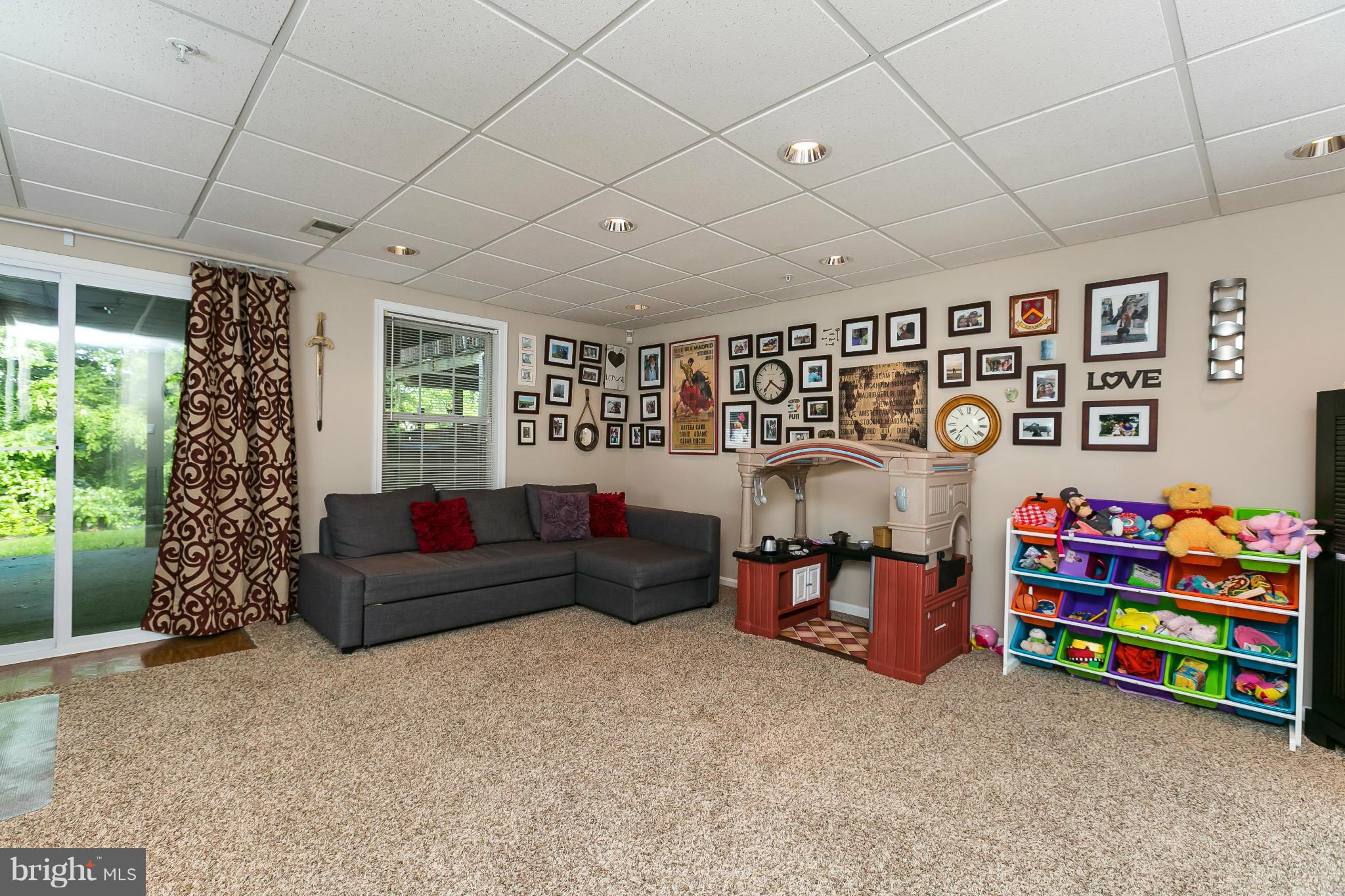 CONSTANT FRIENDSHIP - Residential Lease