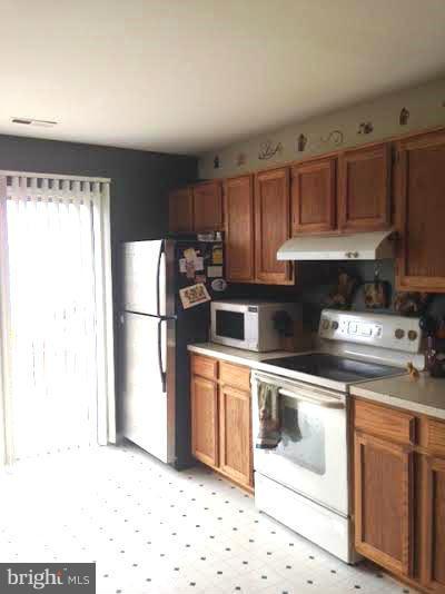 SUNNINGDALE MEADOWS - Residential Lease