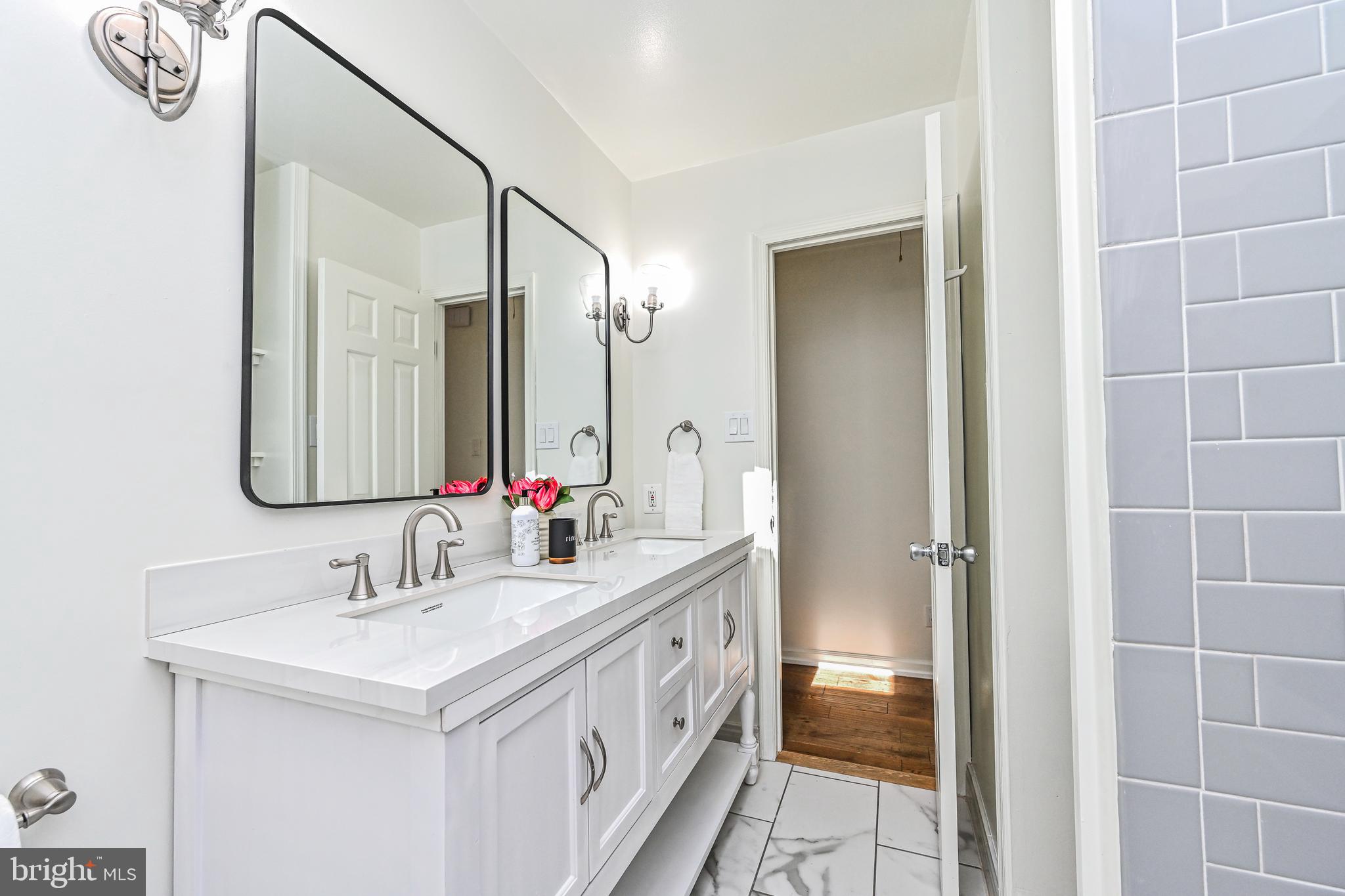 VALLEY STREAM - Residential