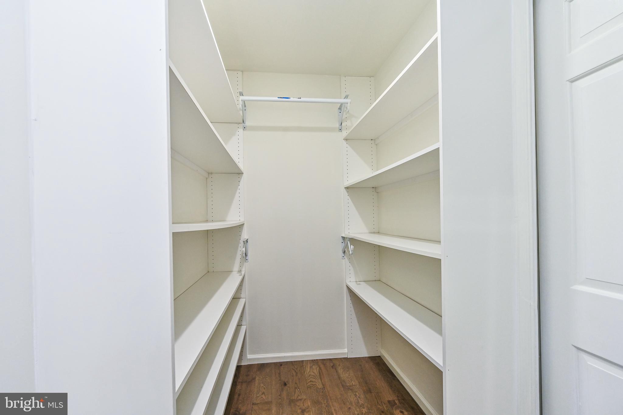 VALLEY STREAM - Residential