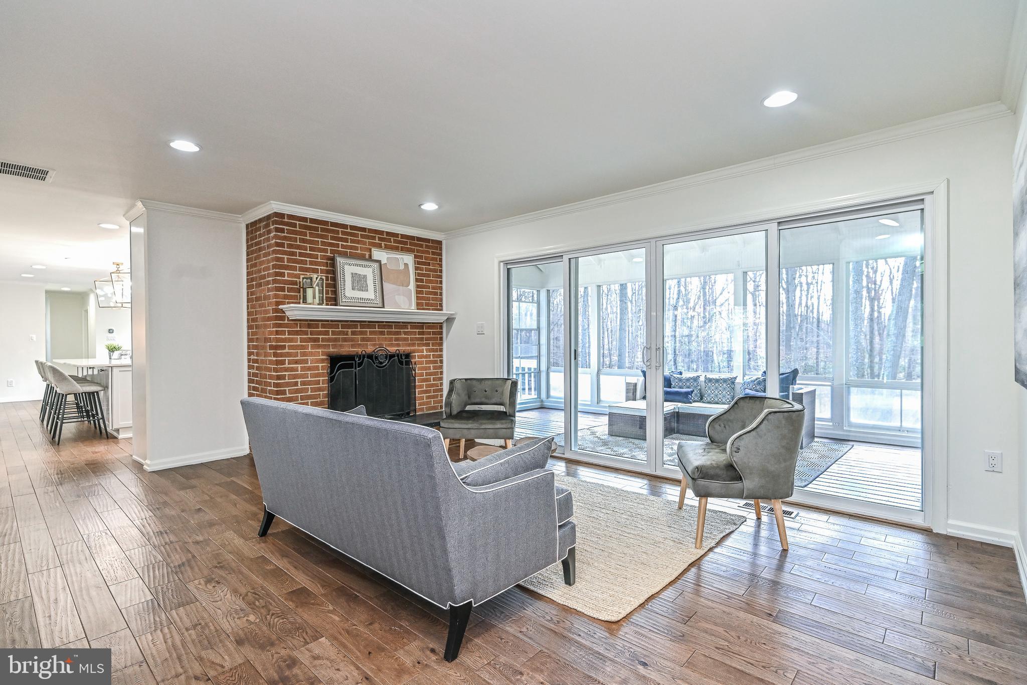 VALLEY STREAM - Residential