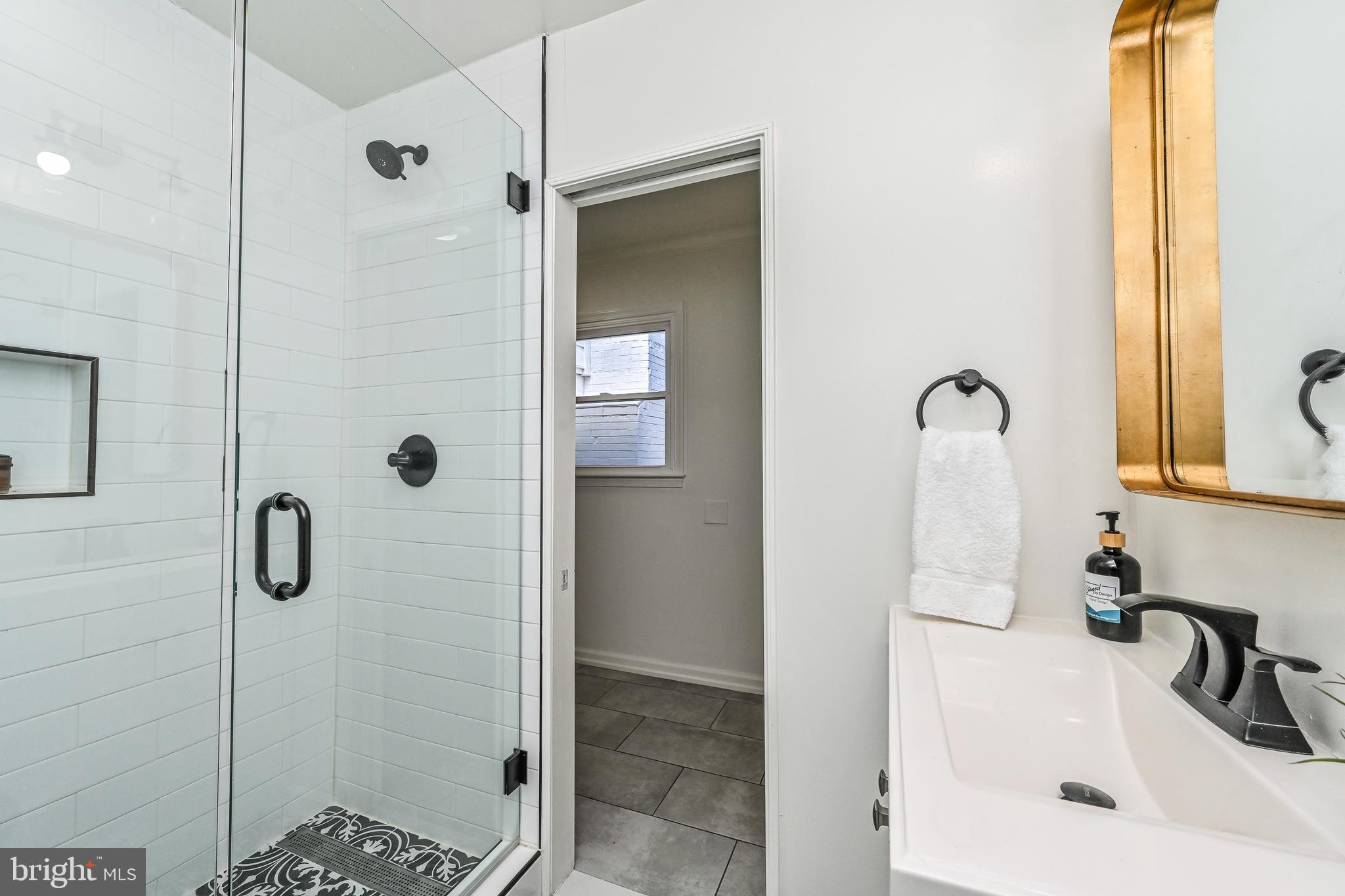 VALLEY STREAM - Residential