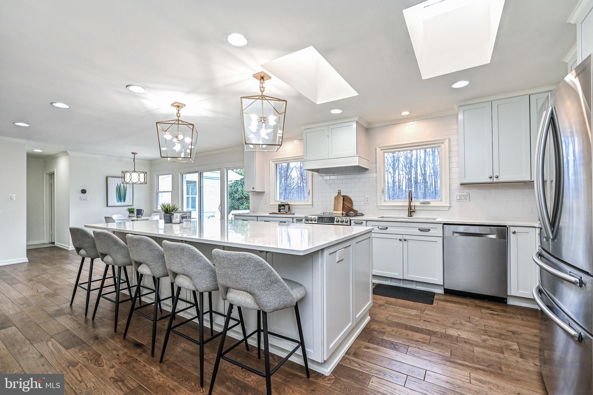 VALLEY STREAM - Residential