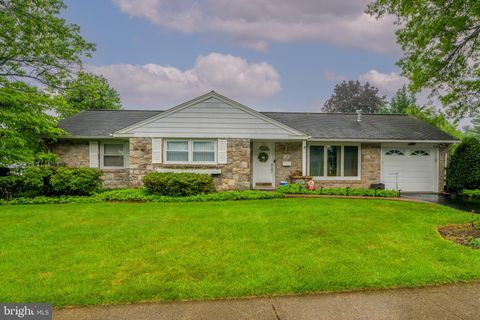 Photo of 528 Bluebird Road, LITITZ, PA 17543 (MLS # PALA2071504)