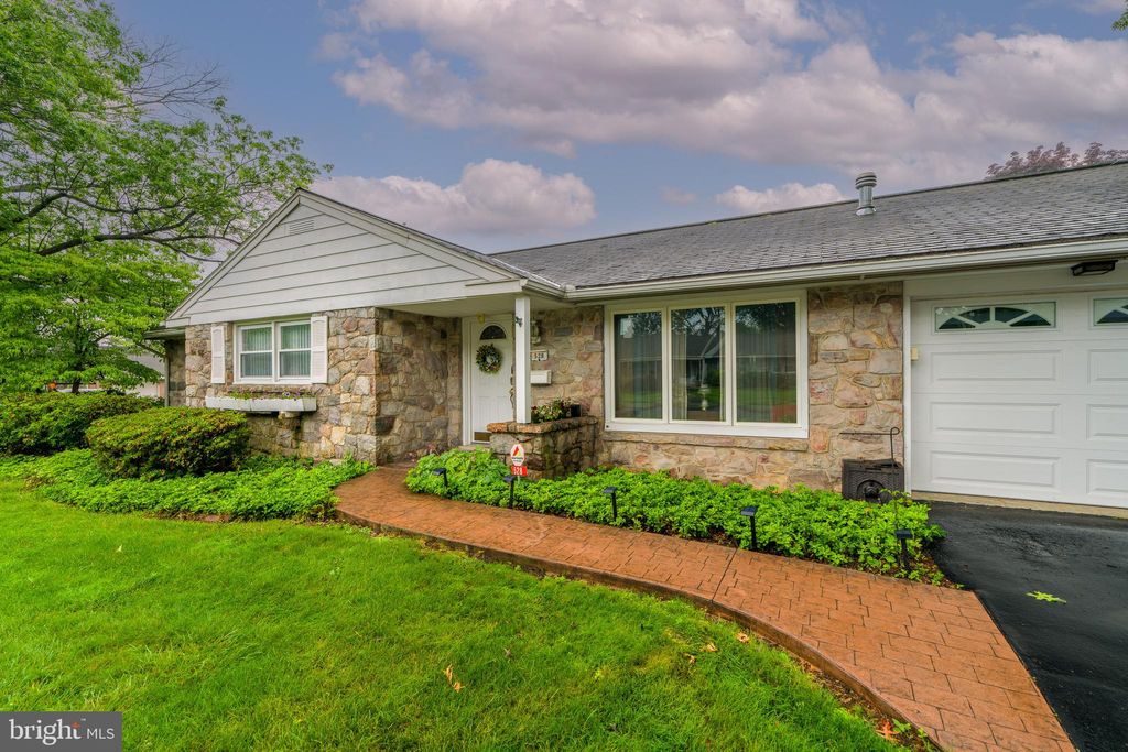 Photo of 528 Bluebird Road, LITITZ, PA 17543 (MLS # PALA2071504)