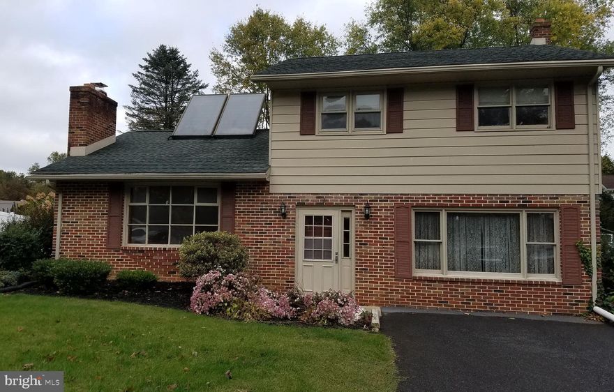 Looking for 2106 square feet of living space in Boiling Springs.  Look no further.  this home is listed for only $190,000.  3 Bedroom, 1.5 bathrooms, living room with fire place, Family room with a wood burning stove, and a bonus sunroom.  New carpet in Living room and sunroom.  Fresh pain in kitchen, foyer and living room.  Hardwood floors in bedroom.