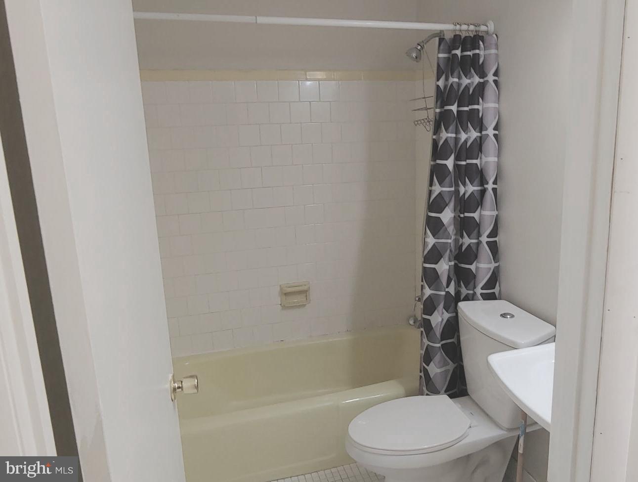 COLONY SQUARE - Residential