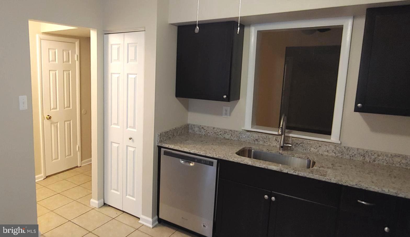 COLONY SQUARE - Residential