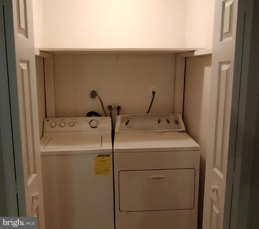 COLONY SQUARE - Residential