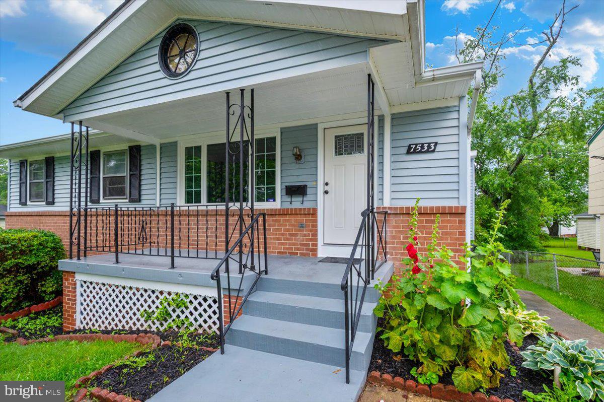 7533 DOVER LANE