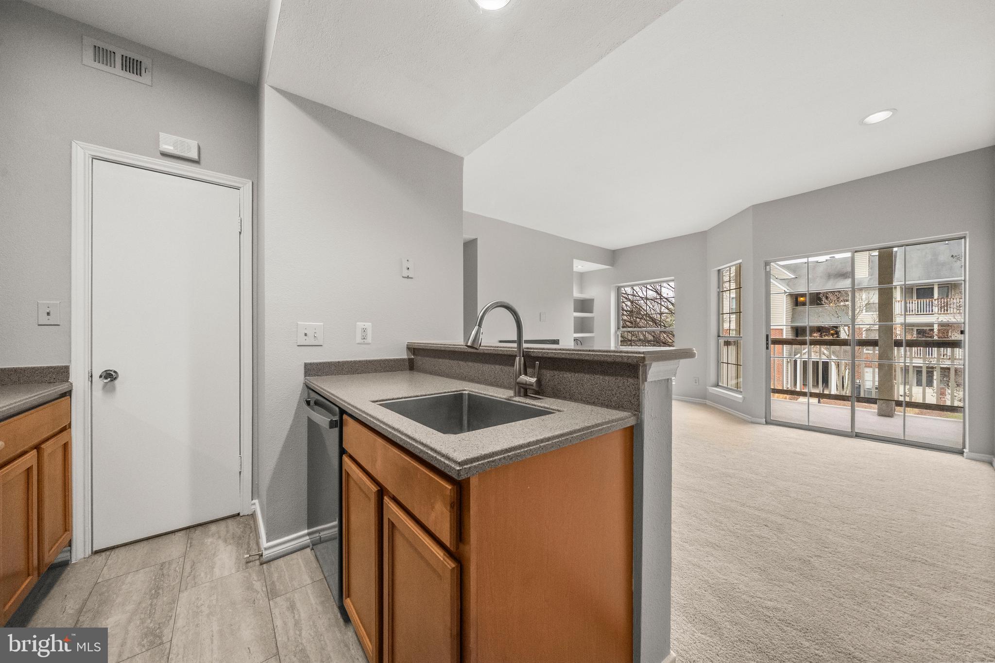 PENDERBROOK SQUARE CONDOMINIUMS - Residential