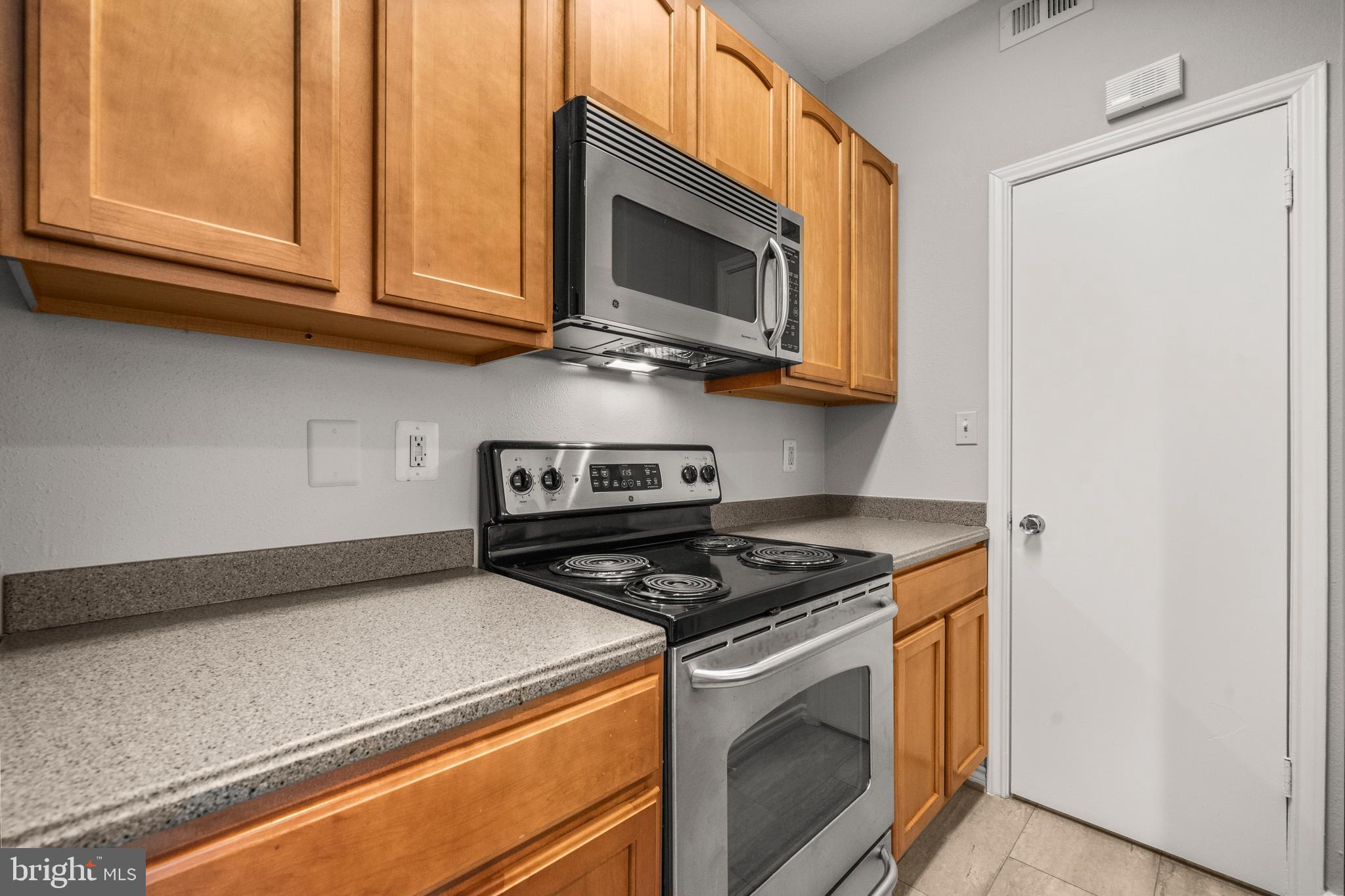 PENDERBROOK SQUARE CONDOMINIUMS - Residential