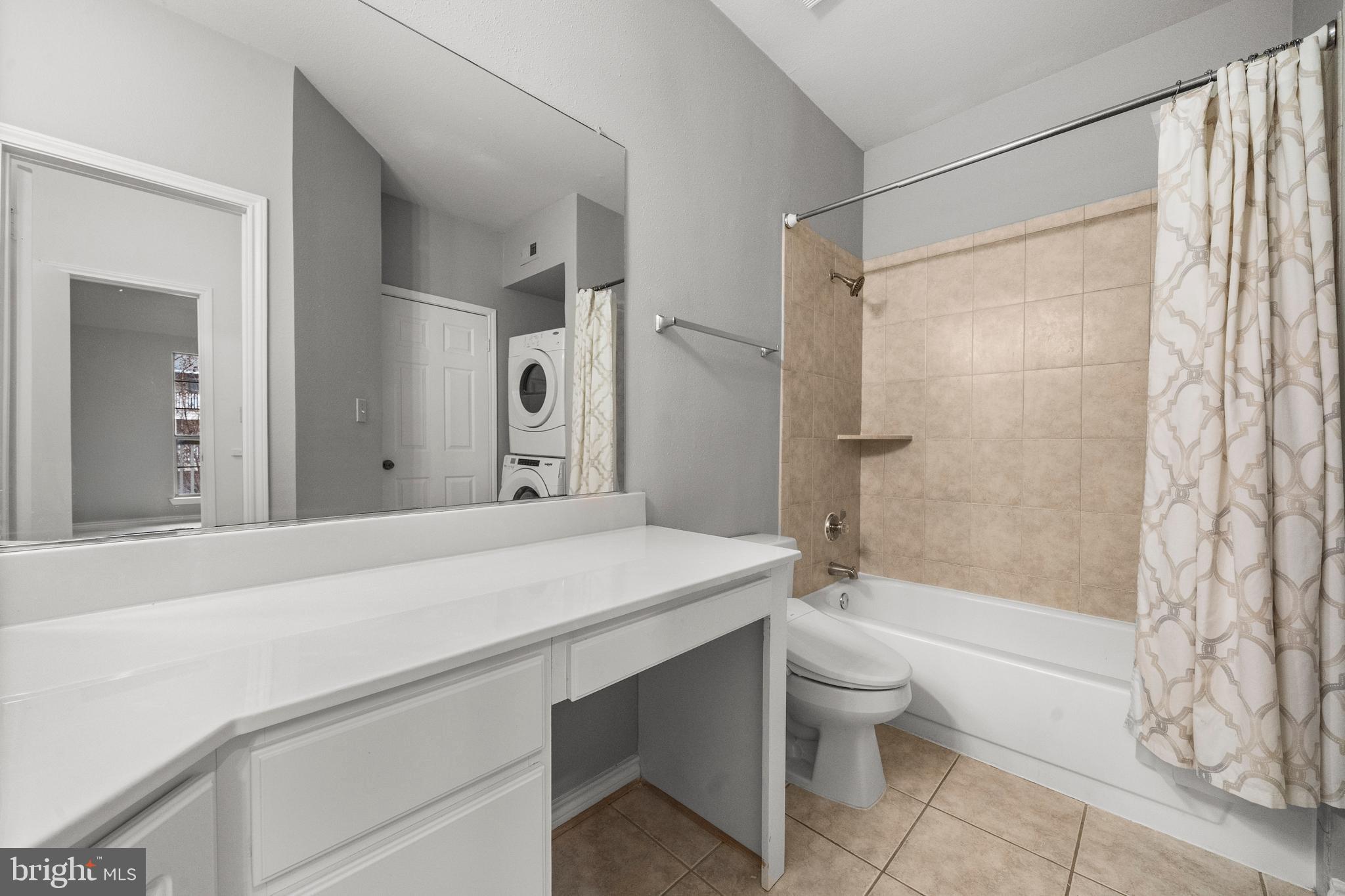 PENDERBROOK SQUARE CONDOMINIUMS - Residential