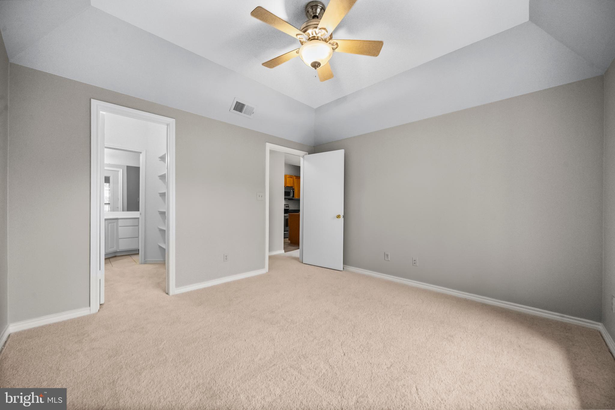 PENDERBROOK SQUARE CONDOMINIUMS - Residential