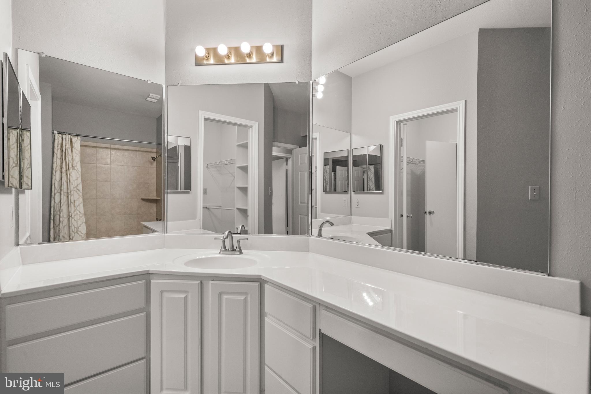 PENDERBROOK SQUARE CONDOMINIUMS - Residential