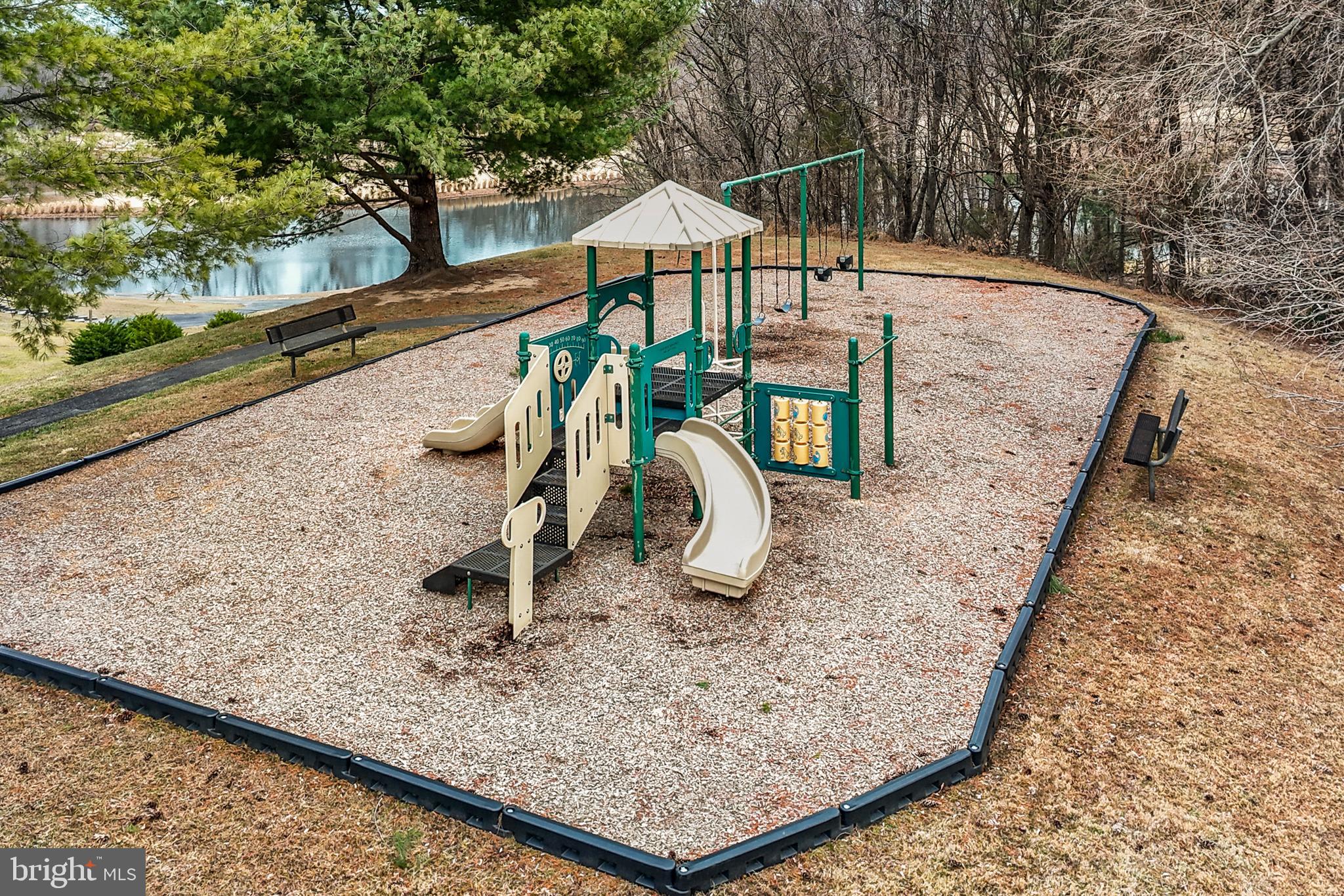 PENDERBROOK SQUARE CONDOMINIUMS - Residential