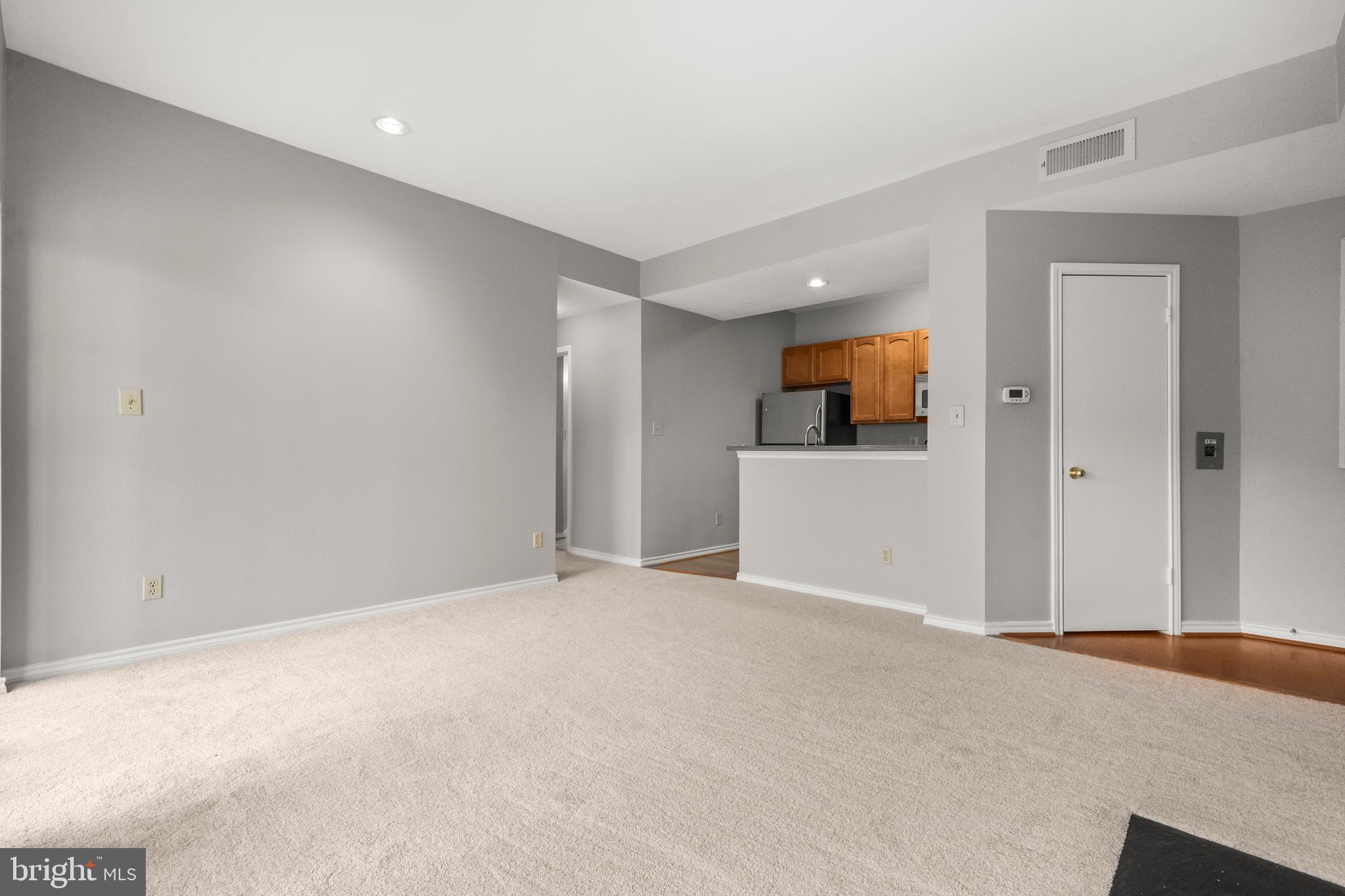 PENDERBROOK SQUARE CONDOMINIUMS - Residential