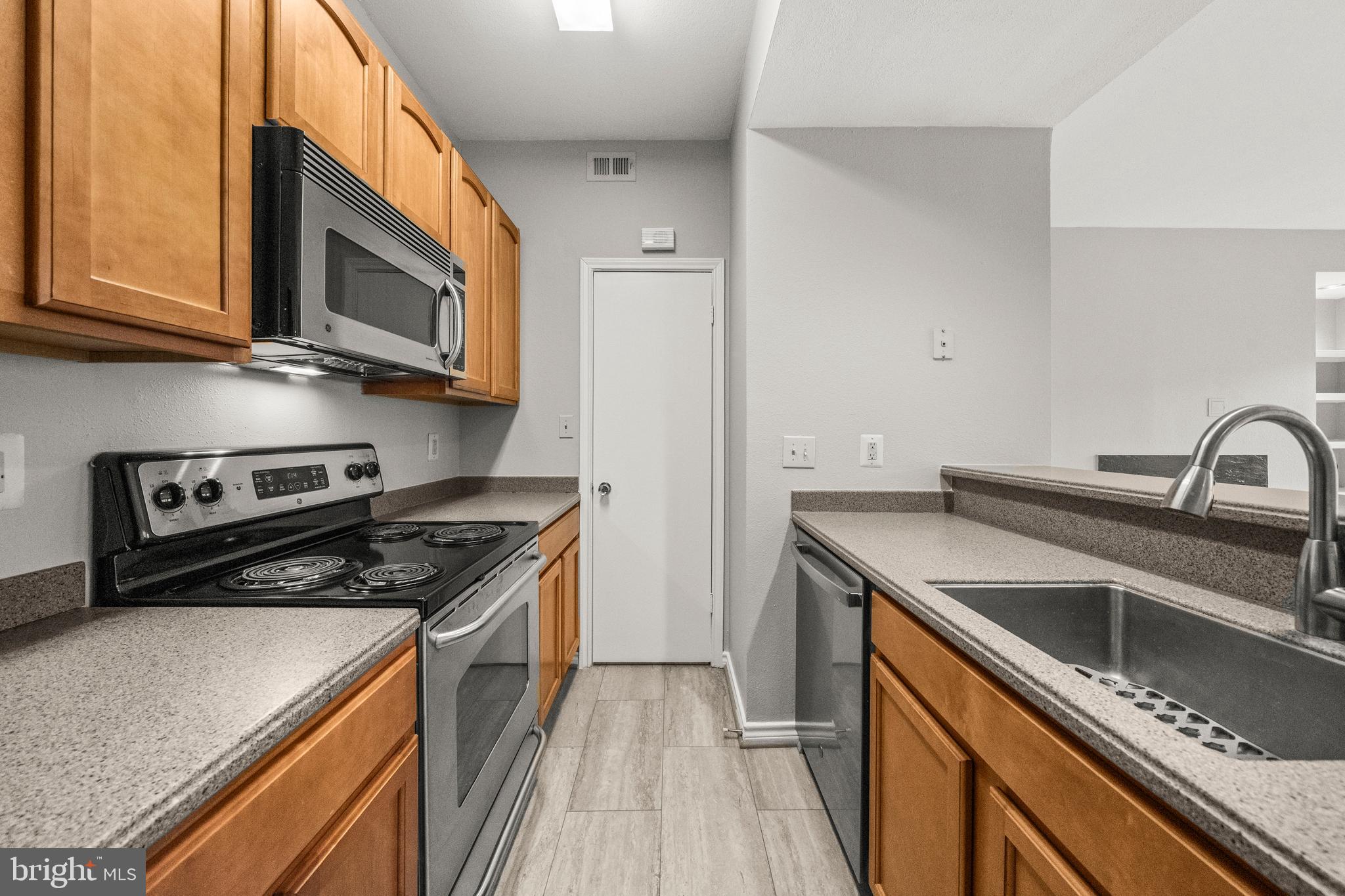 PENDERBROOK SQUARE CONDOMINIUMS - Residential