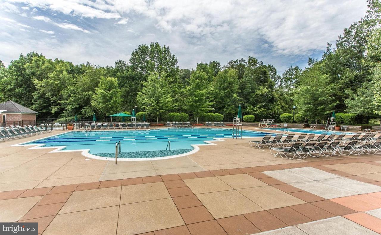 PENDERBROOK SQUARE CONDOMINIUMS - Residential