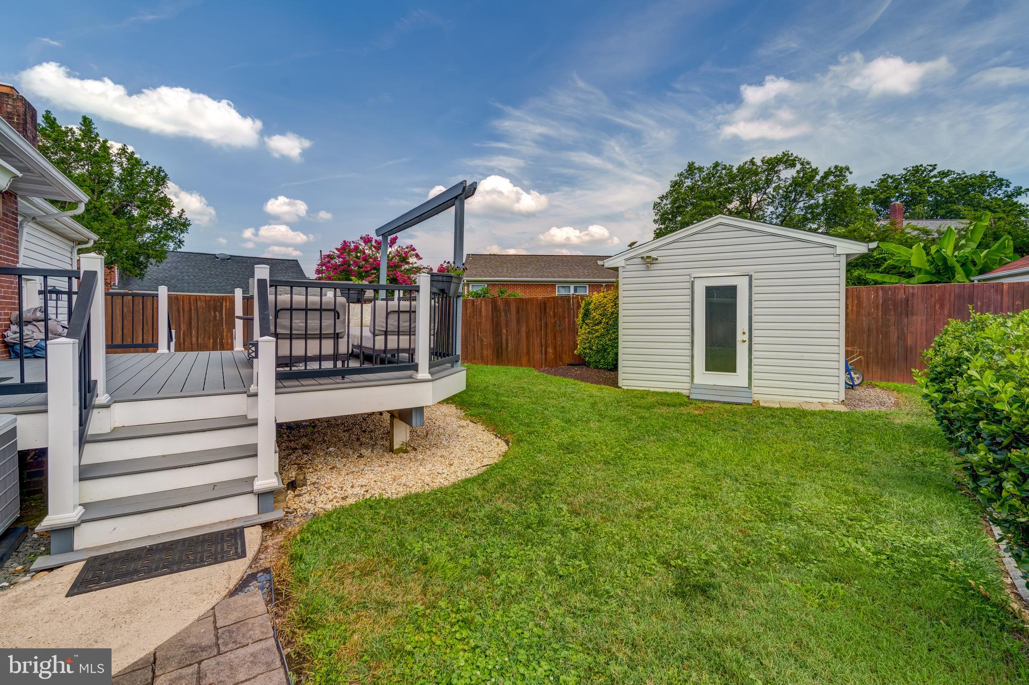 LYNBROOK - Residential