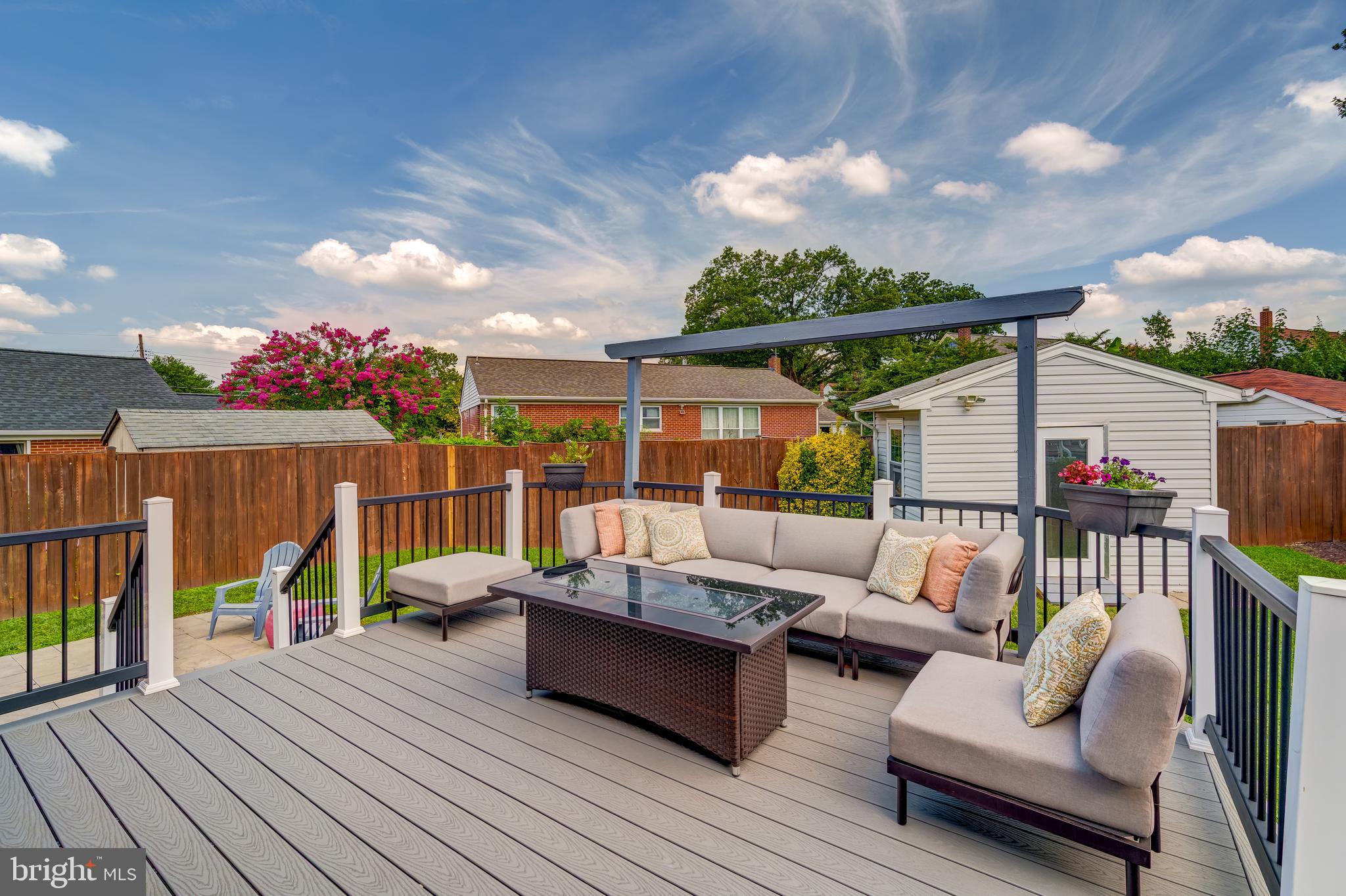 LYNBROOK - Residential