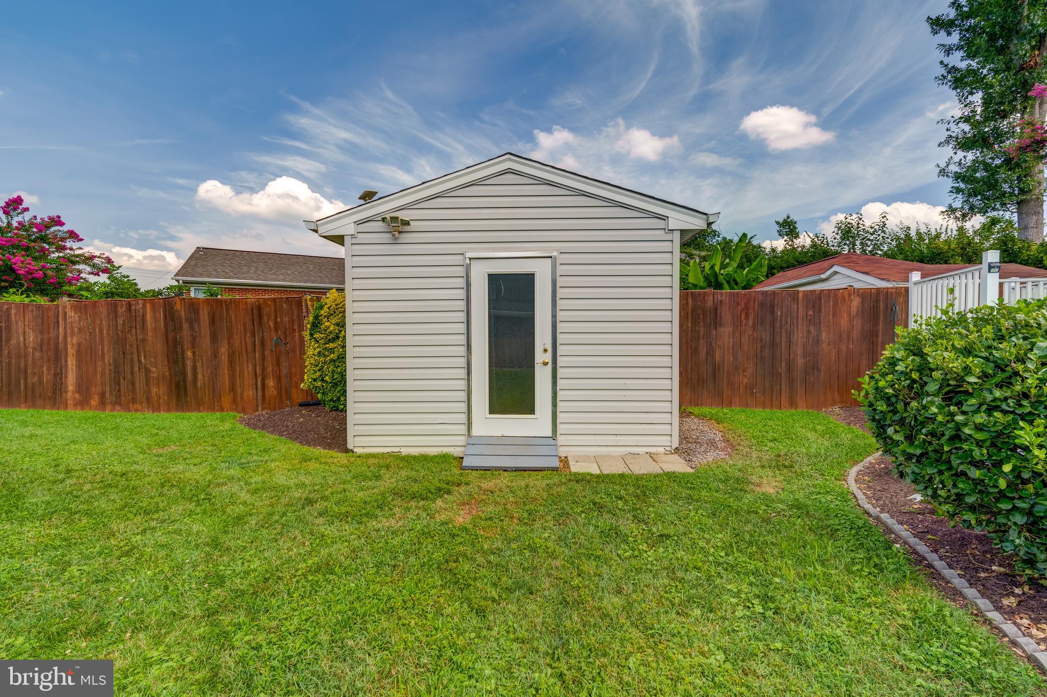 LYNBROOK - Residential