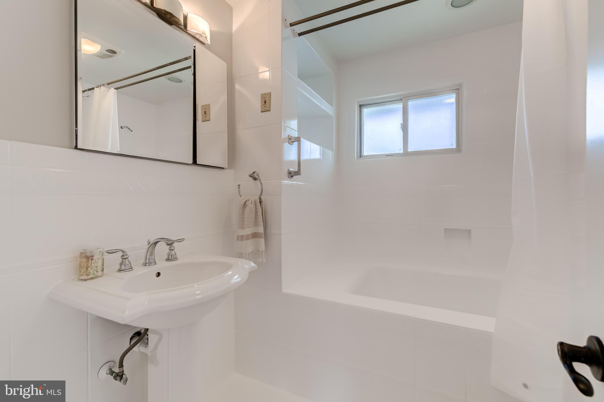 LYNBROOK - Residential