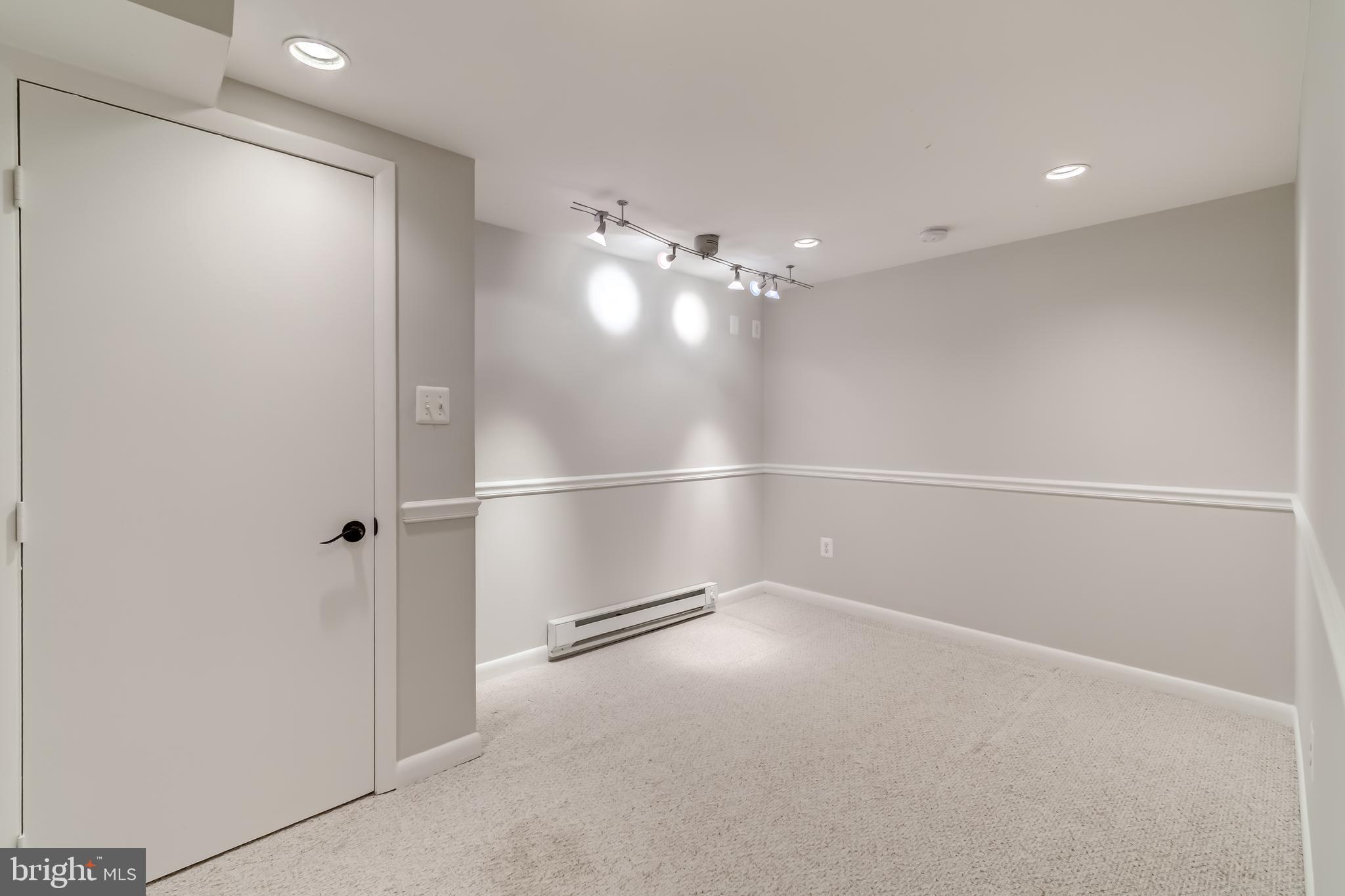 LYNBROOK - Residential