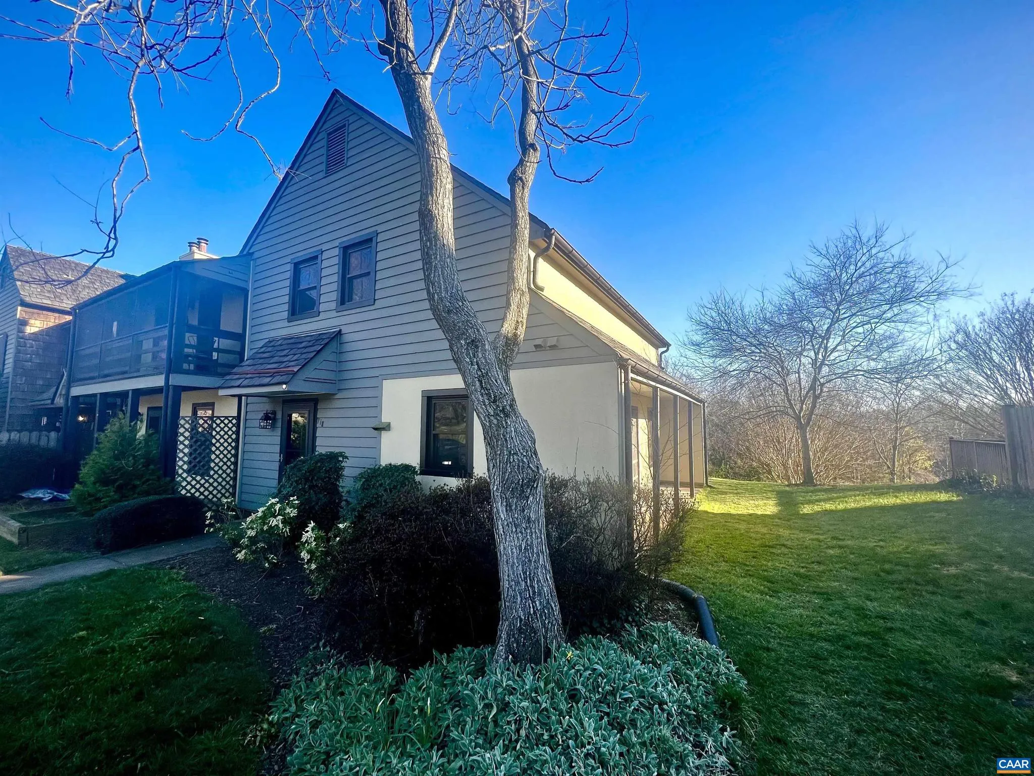 877161077.jpeg?format=webp