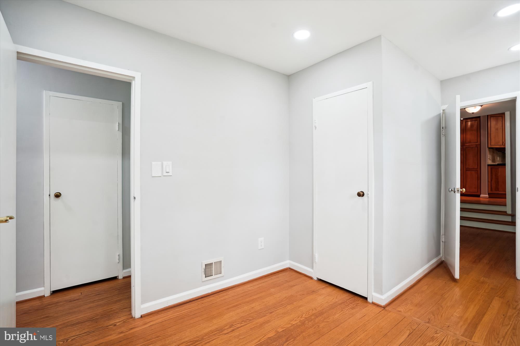 SLEEPY HOLLOW KNOLL - Residential Lease