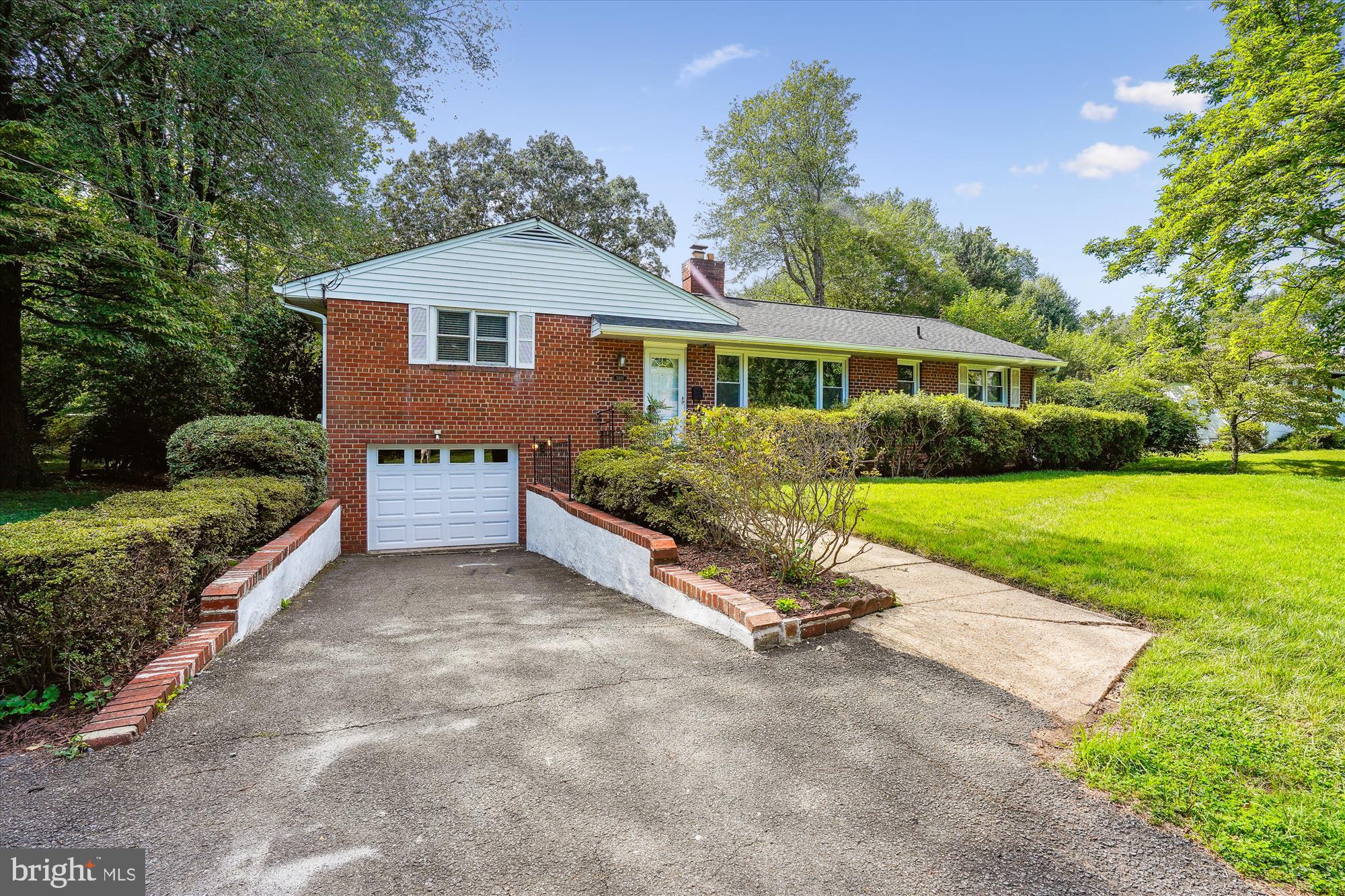 SLEEPY HOLLOW KNOLL - Residential Lease