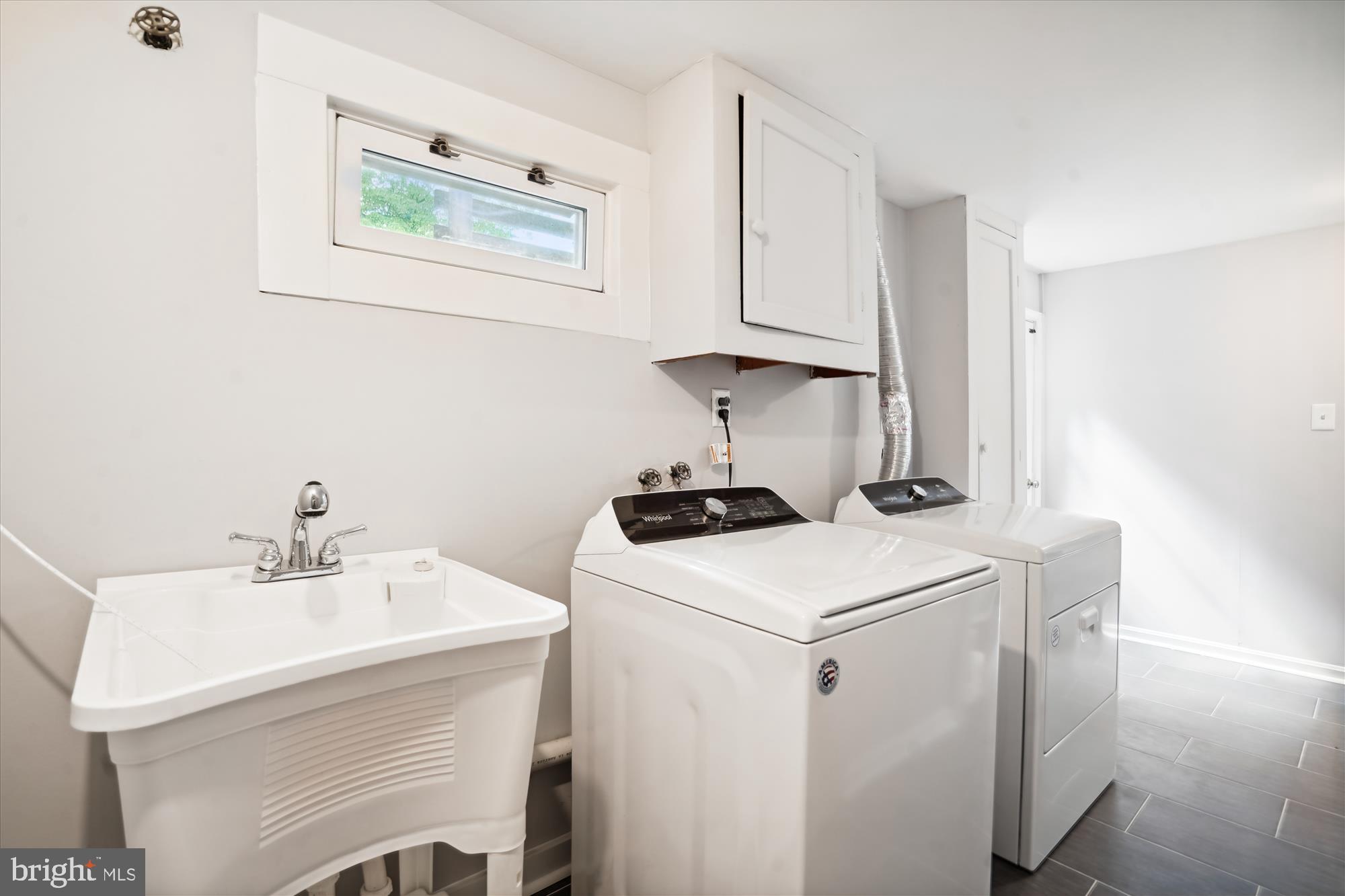 SLEEPY HOLLOW KNOLL - Residential Lease